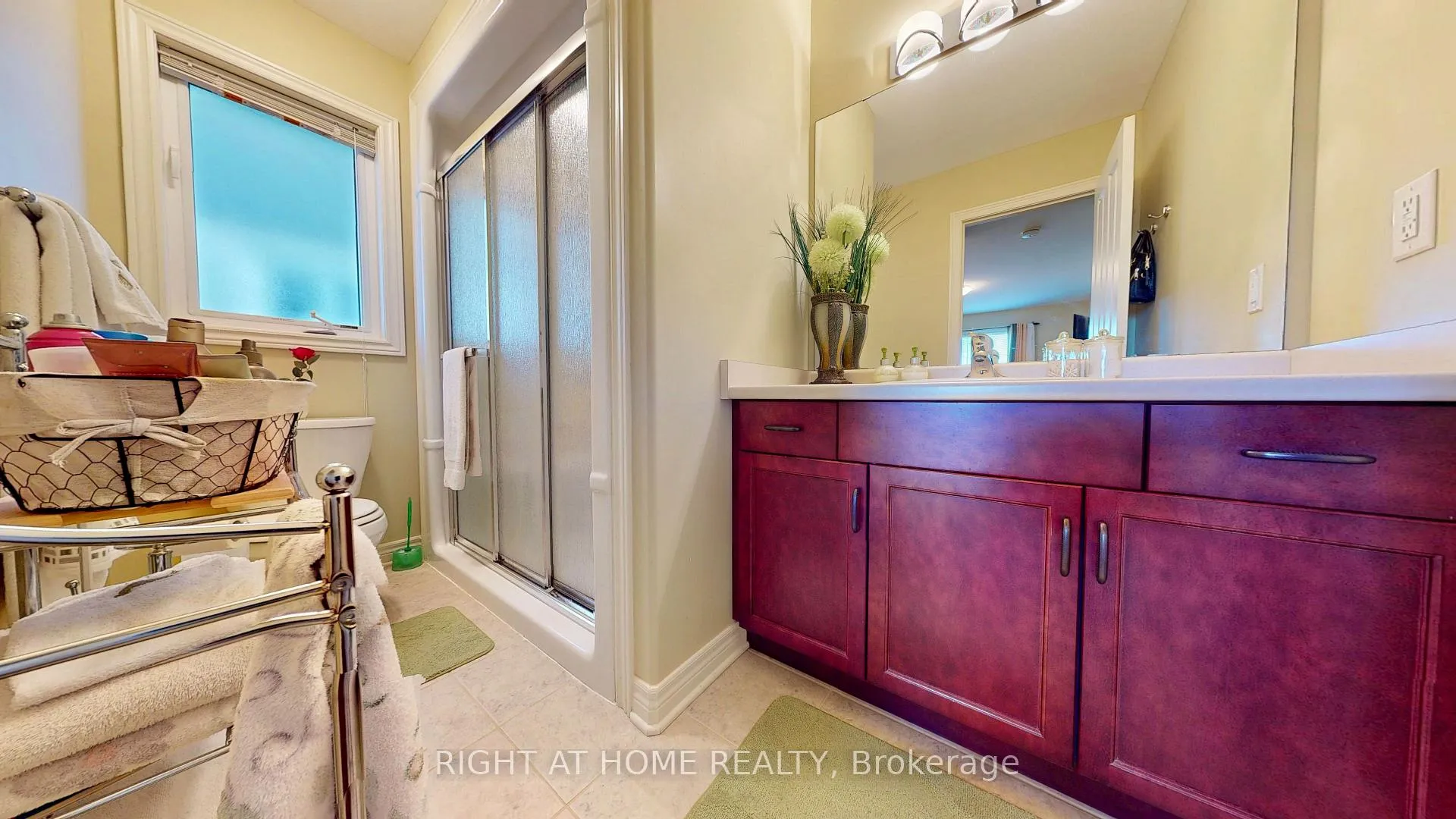 Photo 15 of 8583 Jennifer Crescent N, Niagara Falls, Forestview — HOMEH