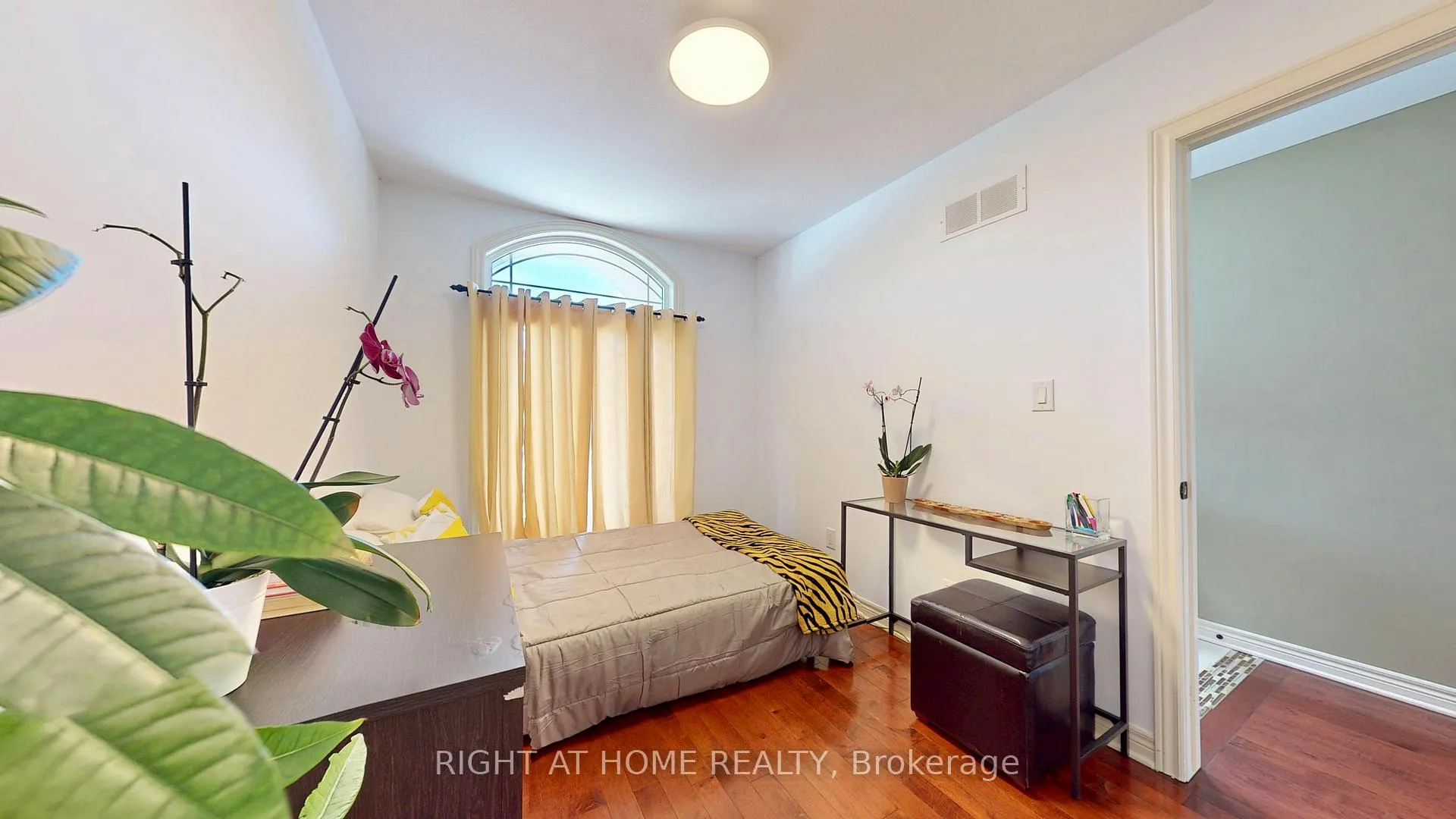 Photo 16 of 8583 Jennifer Crescent N, Niagara Falls, Forestview — HOMEH