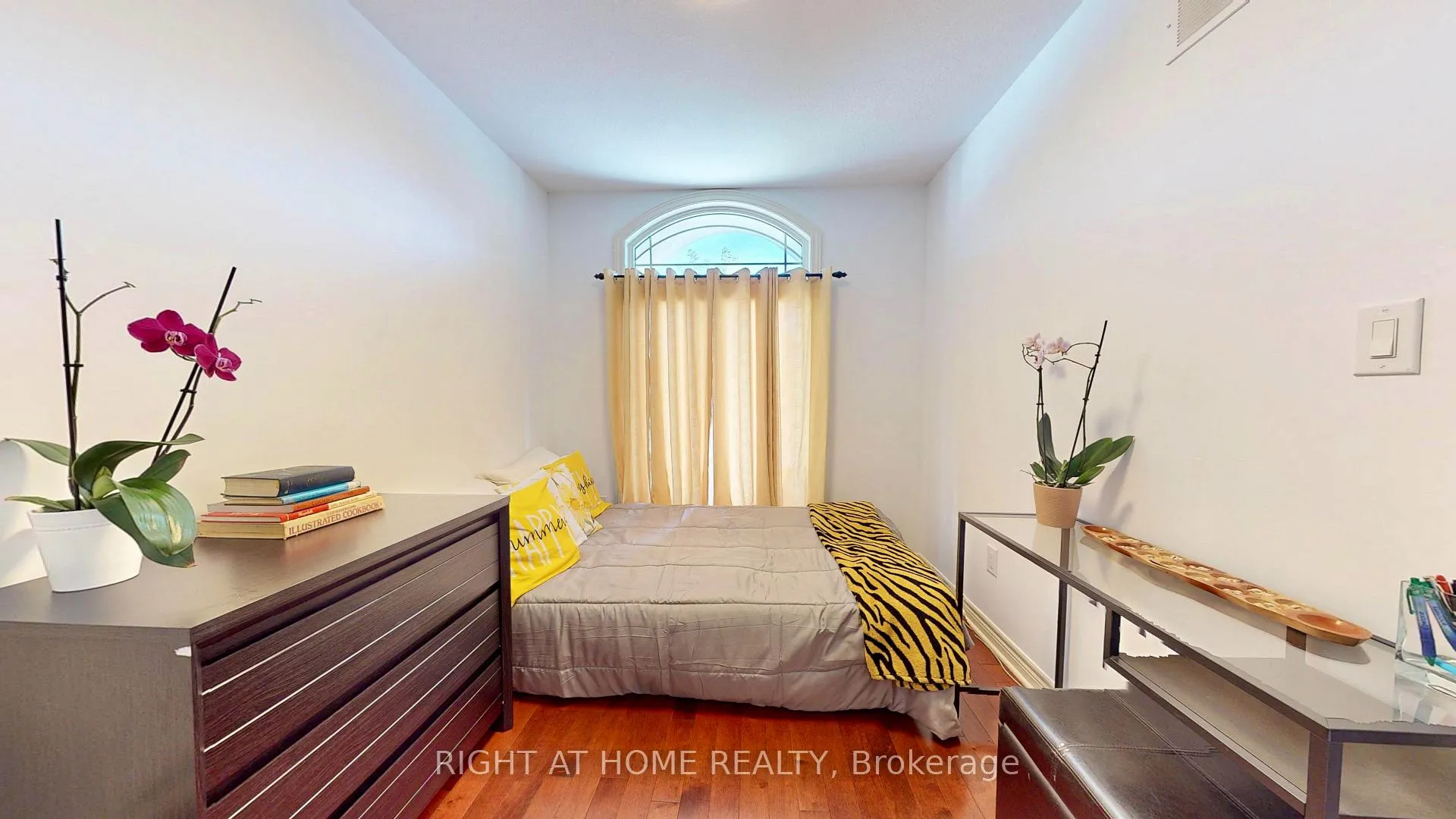 Photo 17 of 8583 Jennifer Crescent N, Niagara Falls, Forestview — HOMEH