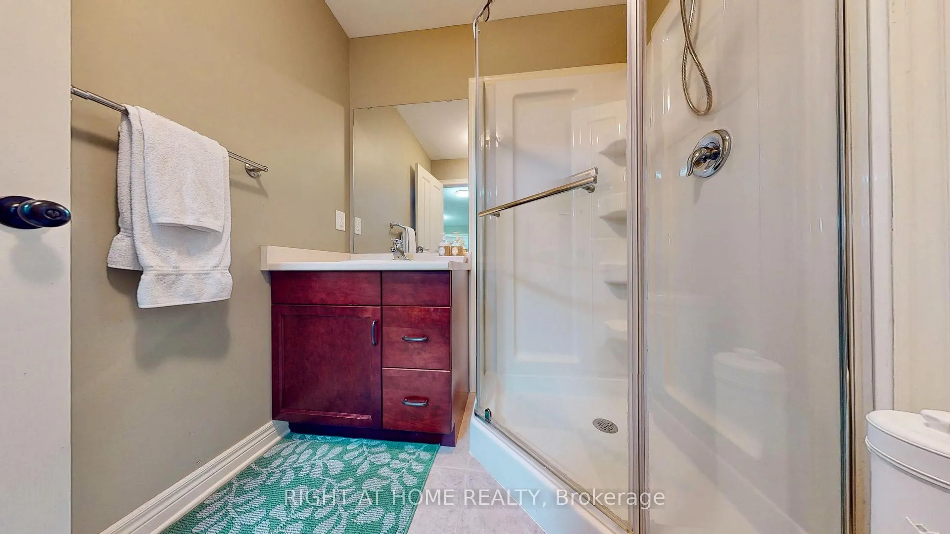 Photo 18 of 8583 Jennifer Crescent N, Niagara Falls, Forestview — HOMEH