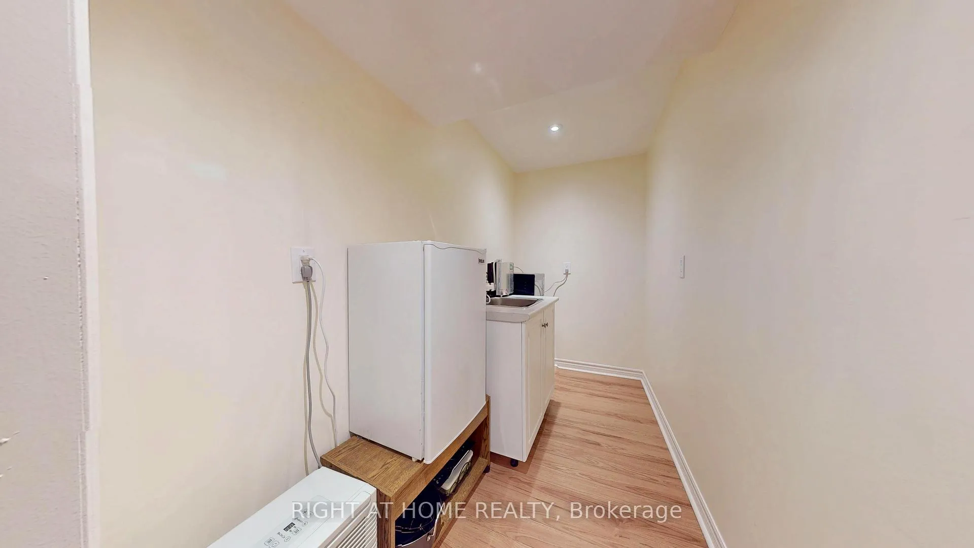 Photo 30 of 8583 Jennifer Crescent N, Niagara Falls, Forestview — HOMEH