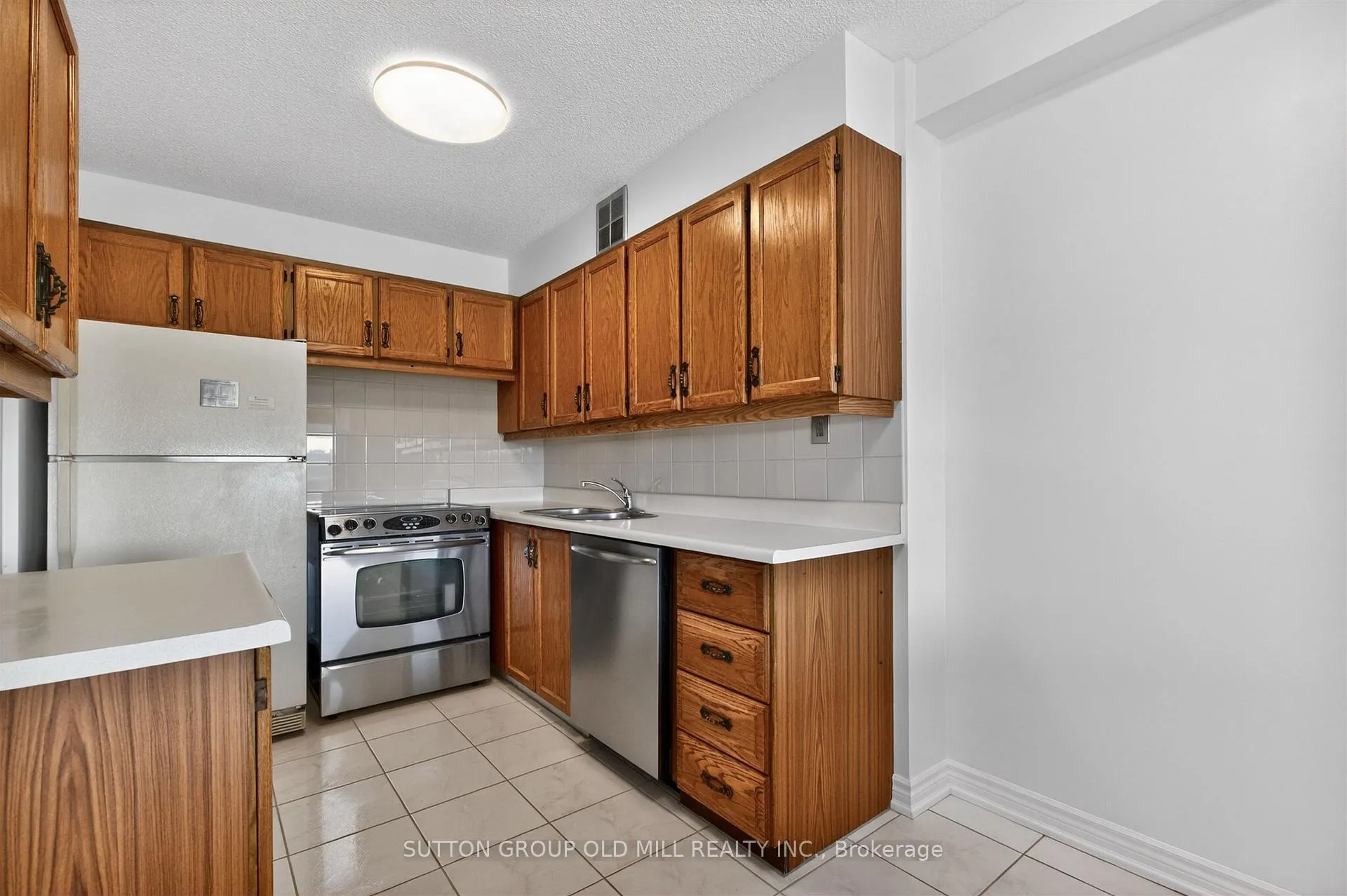 Photo 10 of Unit 613, 240 Scarlett Road, Toronto, Rockcliffe-Smythe — HOMEH