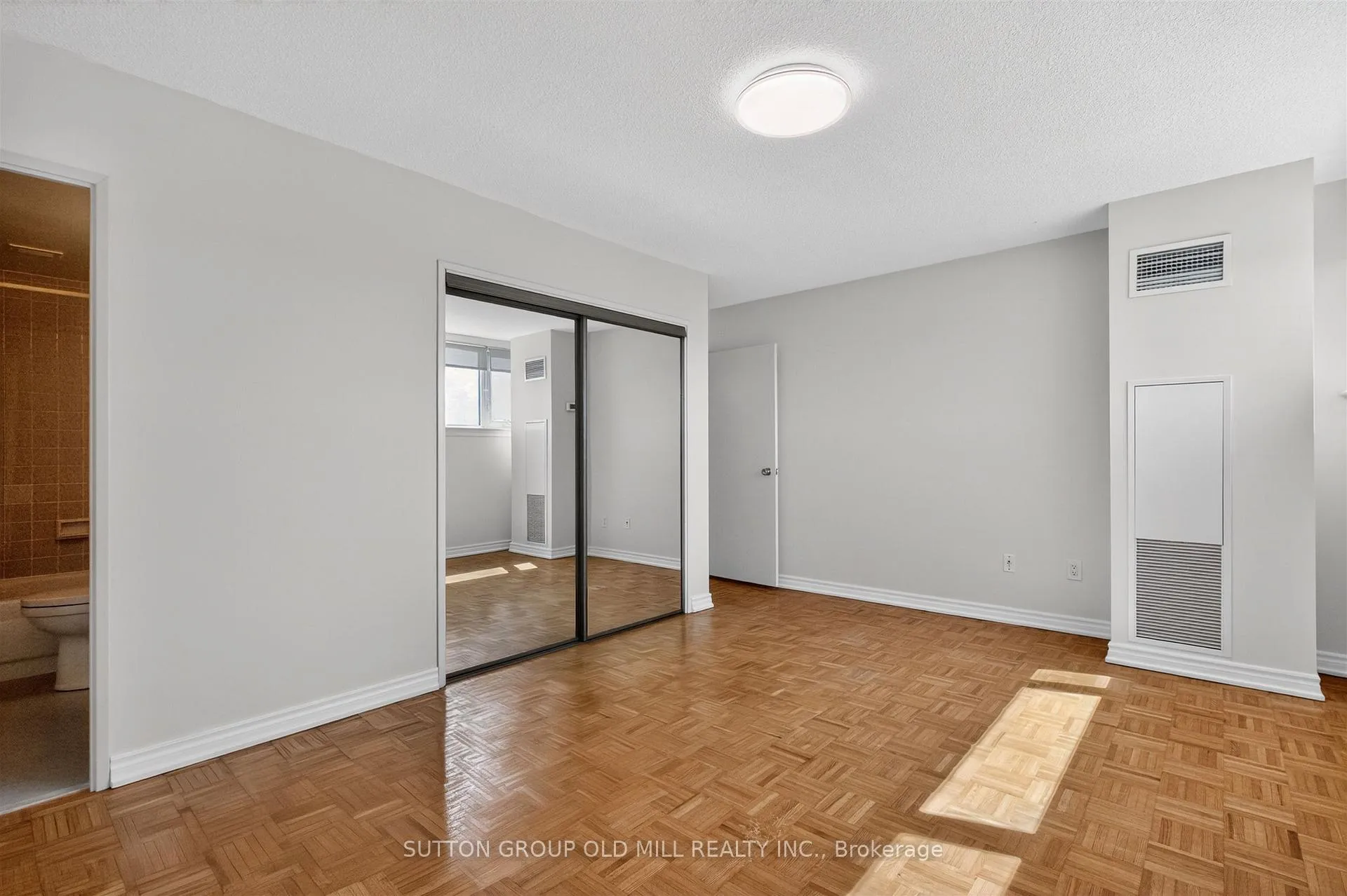 Photo 12 of Unit 613, 240 Scarlett Road, Toronto, Rockcliffe-Smythe — HOMEH