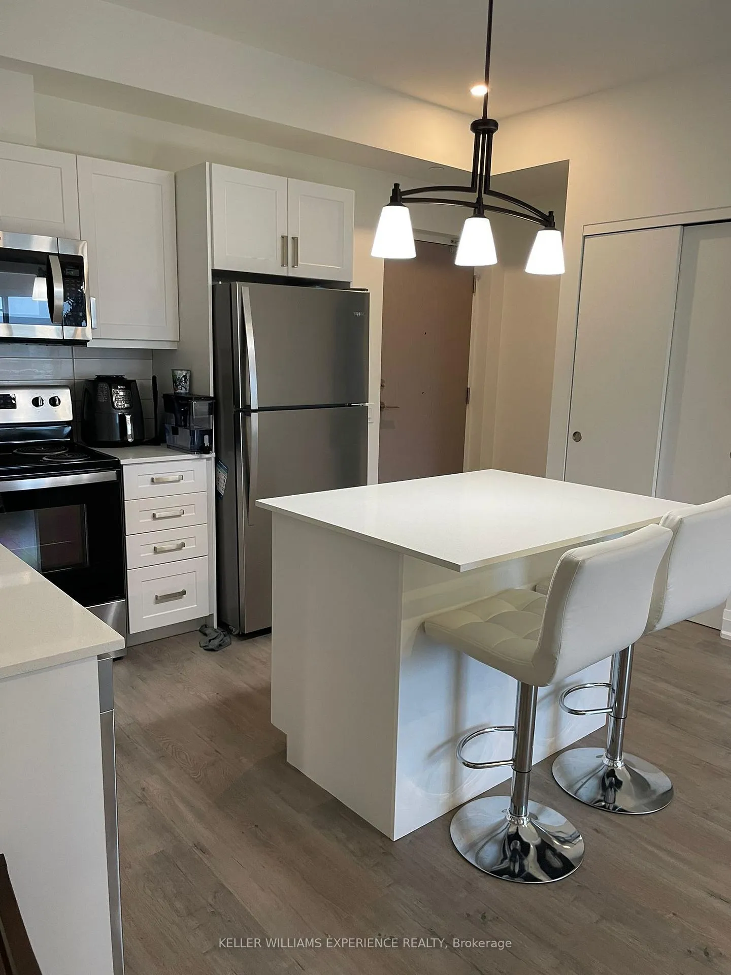Photo 3 of Unit 1111, 58 Lakeside Terrace, Barrie, Little Lake — HOMEH