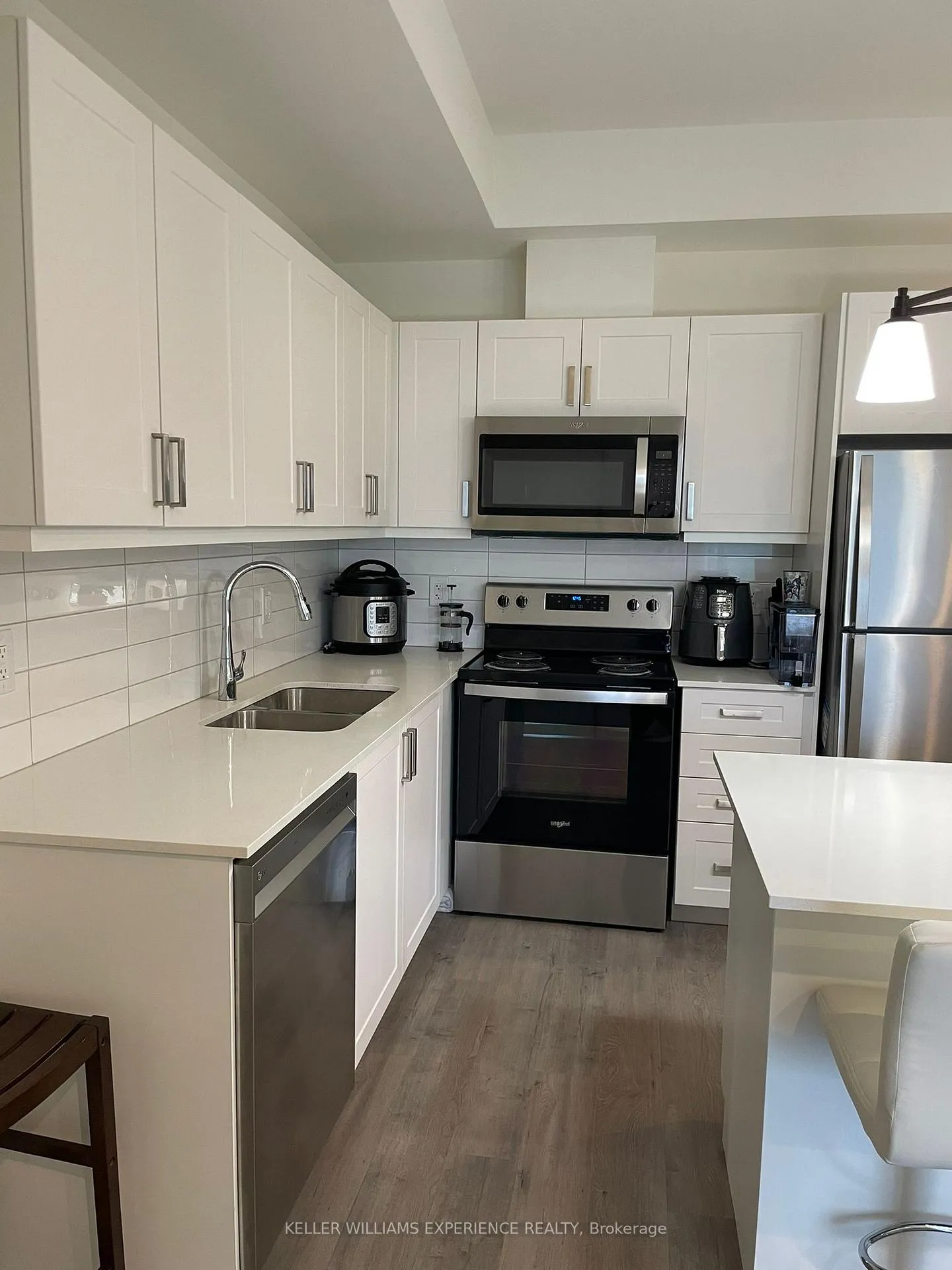 Photo 4 of Unit 1111, 58 Lakeside Terrace, Barrie, Little Lake — HOMEH