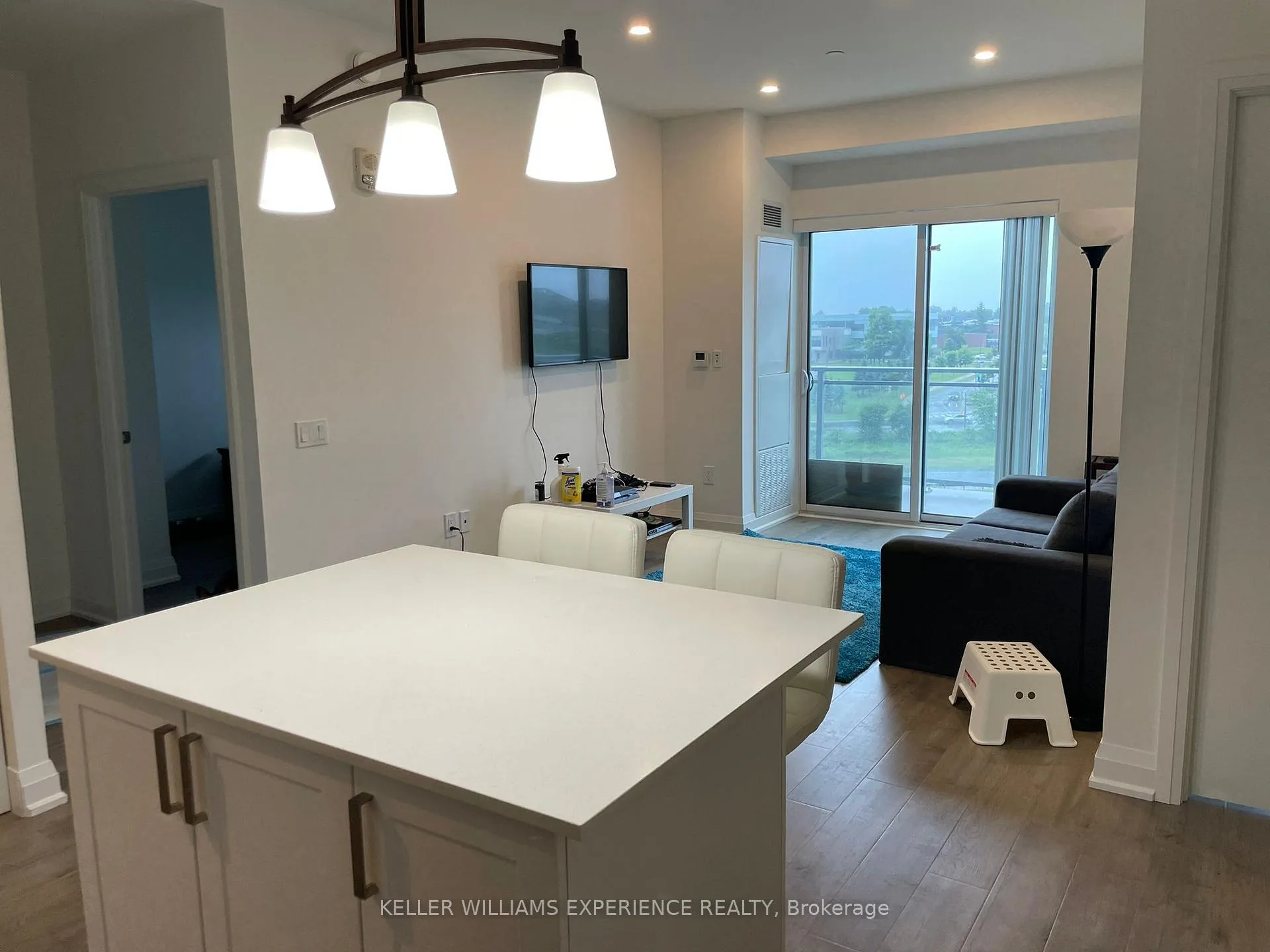 Photo 5 of Unit 1111, 58 Lakeside Terrace, Barrie, Little Lake — HOMEH
