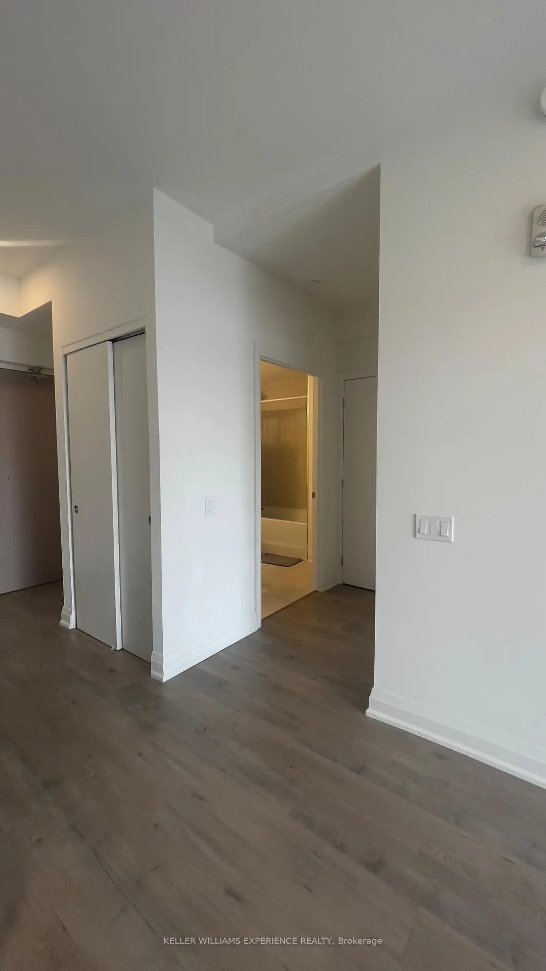 Photo 13 of Unit 1111, 58 Lakeside Terrace, Barrie, Little Lake — HOMEH
