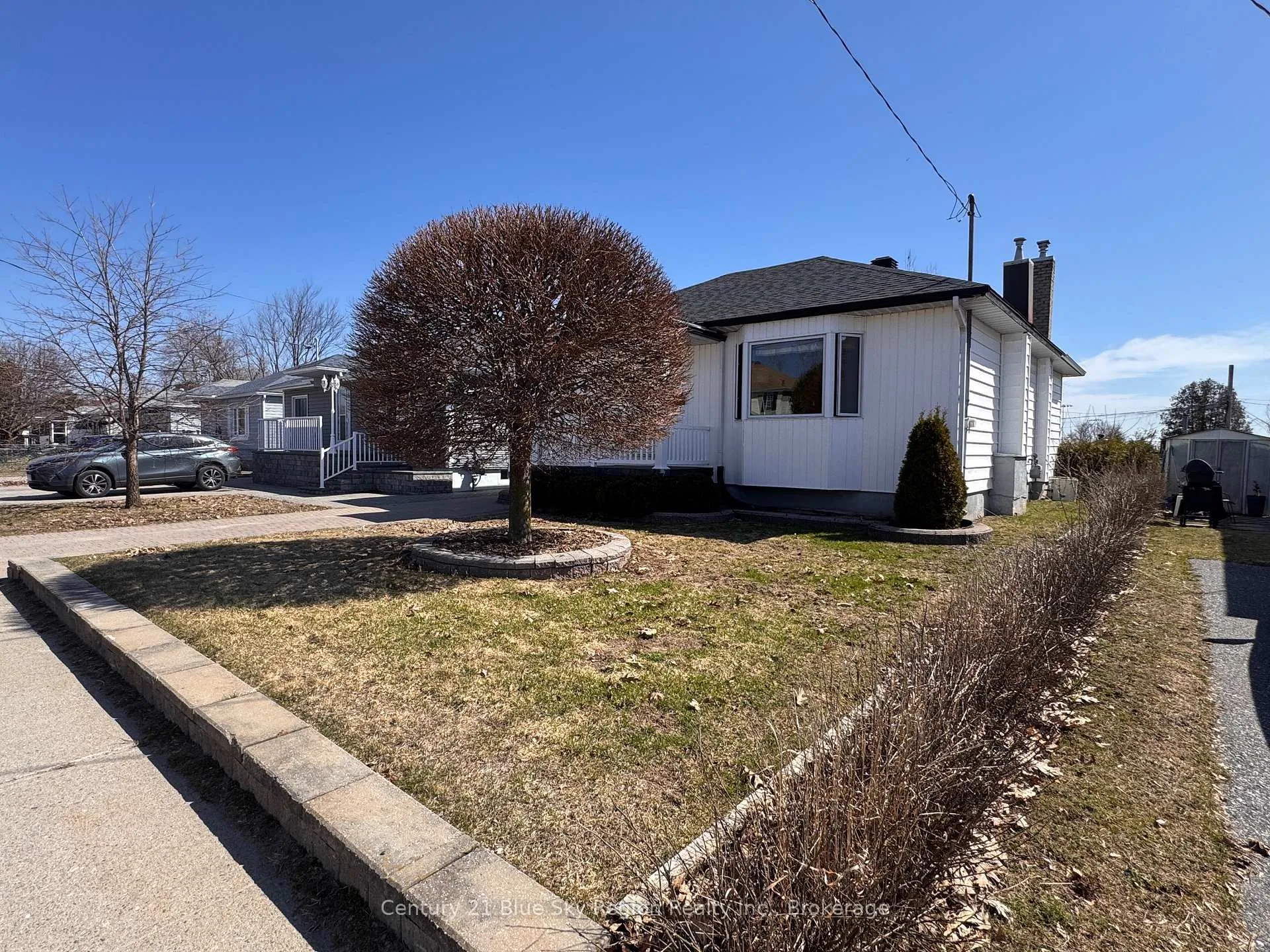 Photo 2 of 918 Douglas Street, North Bay, Central — HOMEH
