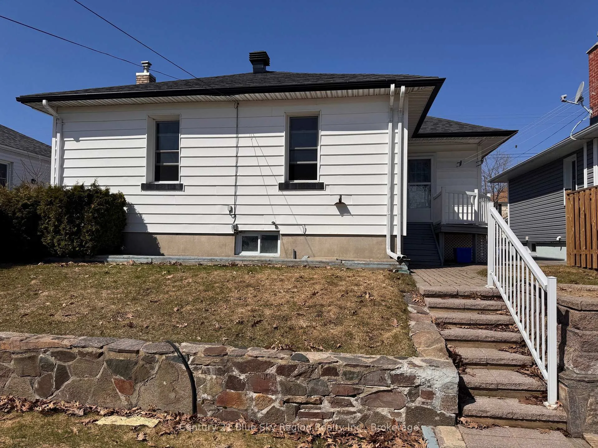 Photo 3 of 918 Douglas Street, North Bay, Central — HOMEH
