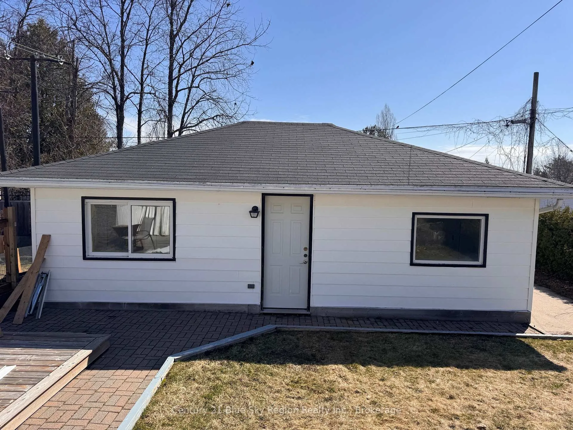 Photo 4 of 918 Douglas Street, North Bay, Central — HOMEH