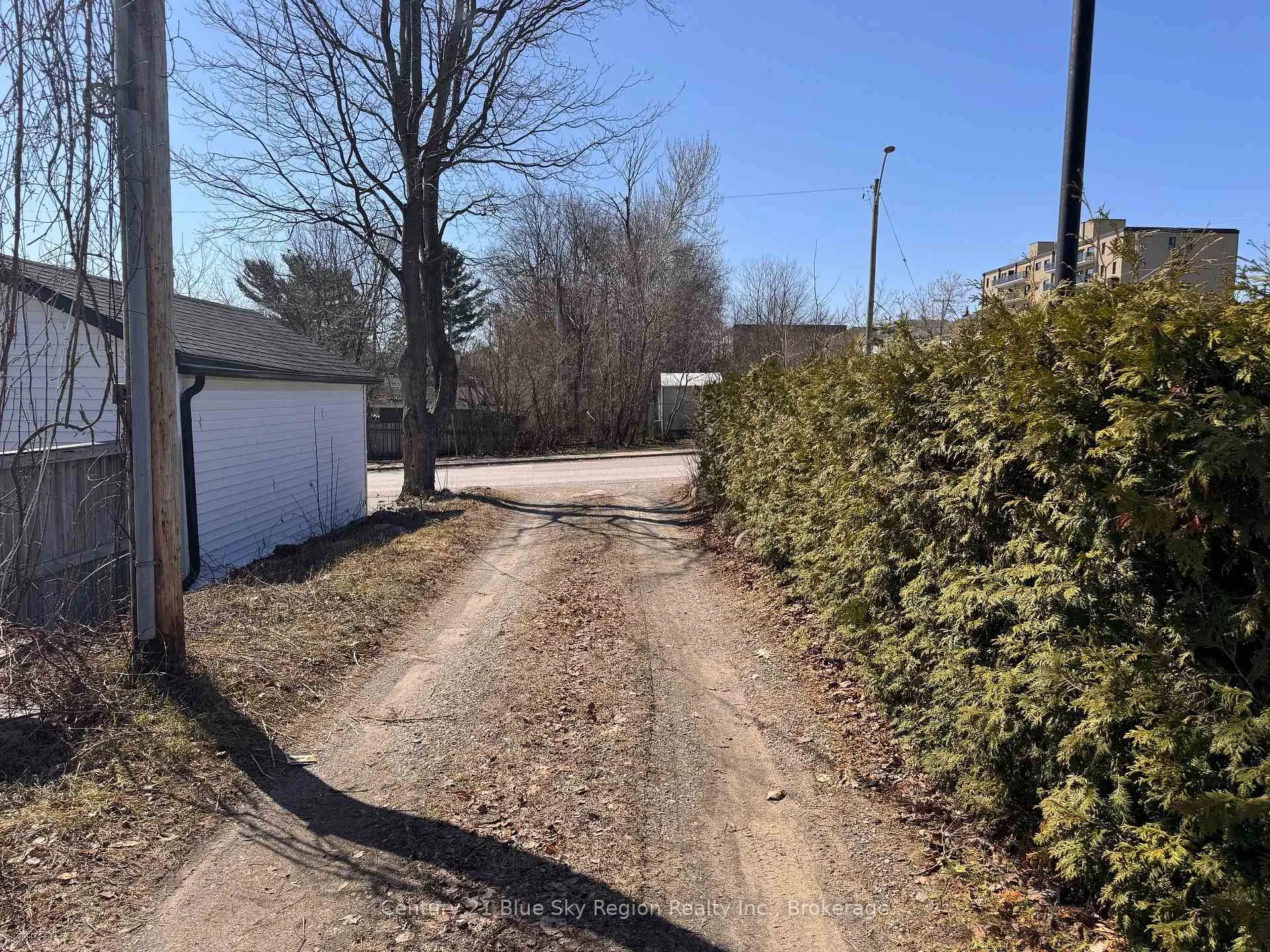 Photo 6 of 918 Douglas Street, North Bay, Central — HOMEH
