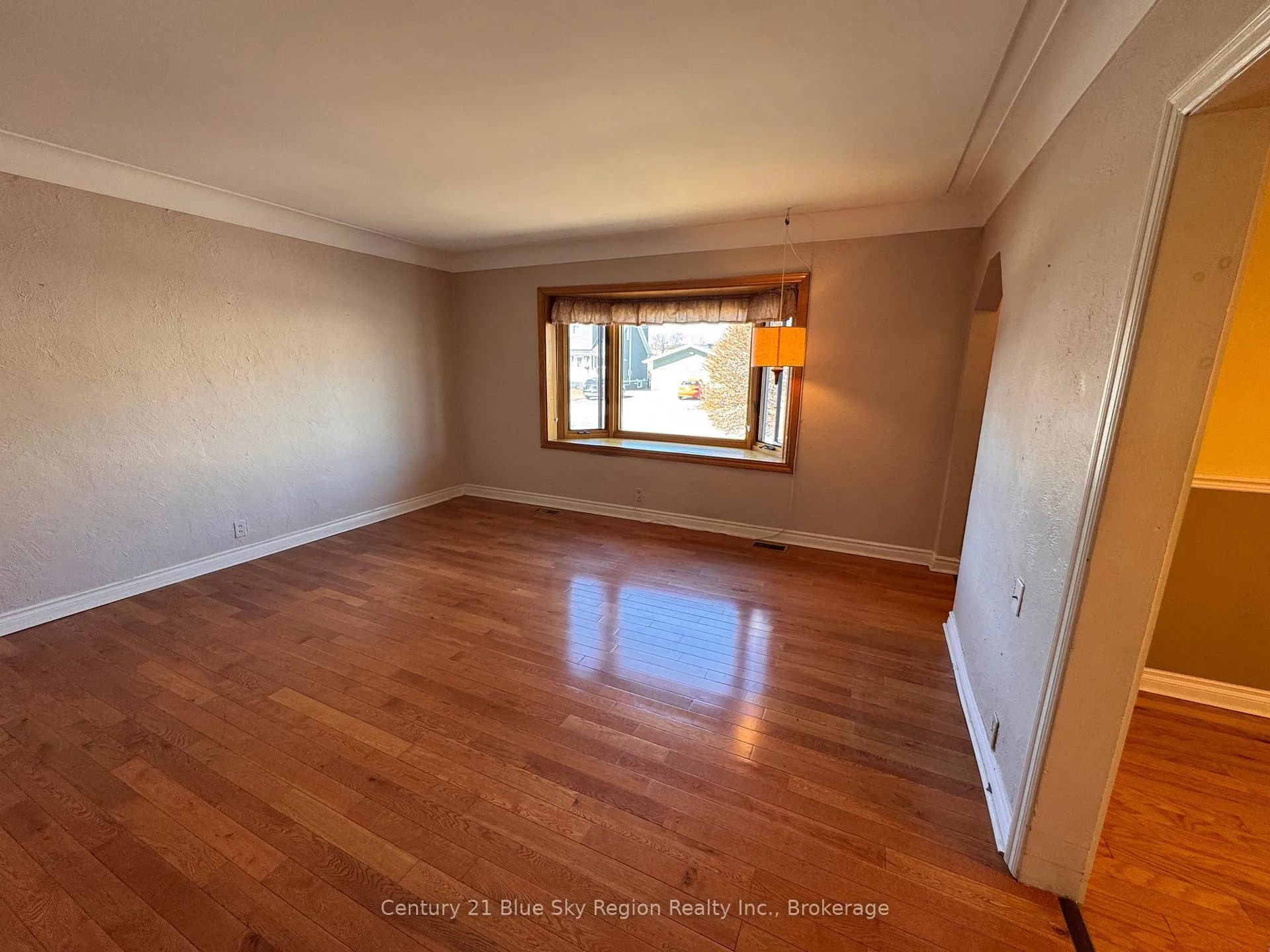 Photo 9 of 918 Douglas Street, North Bay, Central — HOMEH
