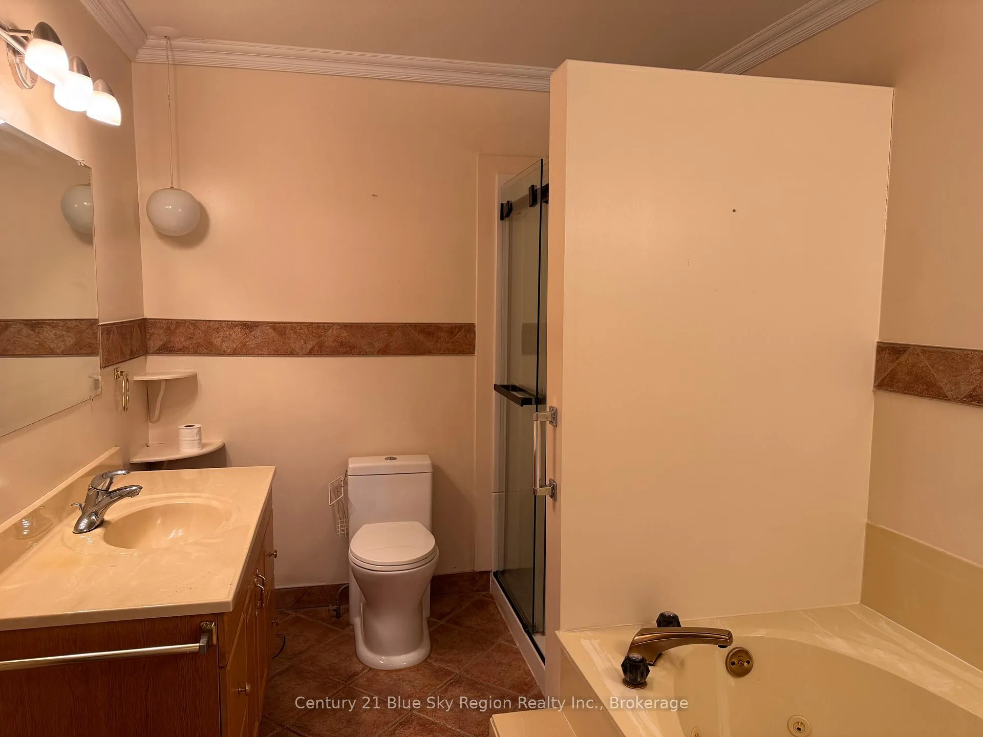 Photo 16 of 918 Douglas Street, North Bay, Central — HOMEH