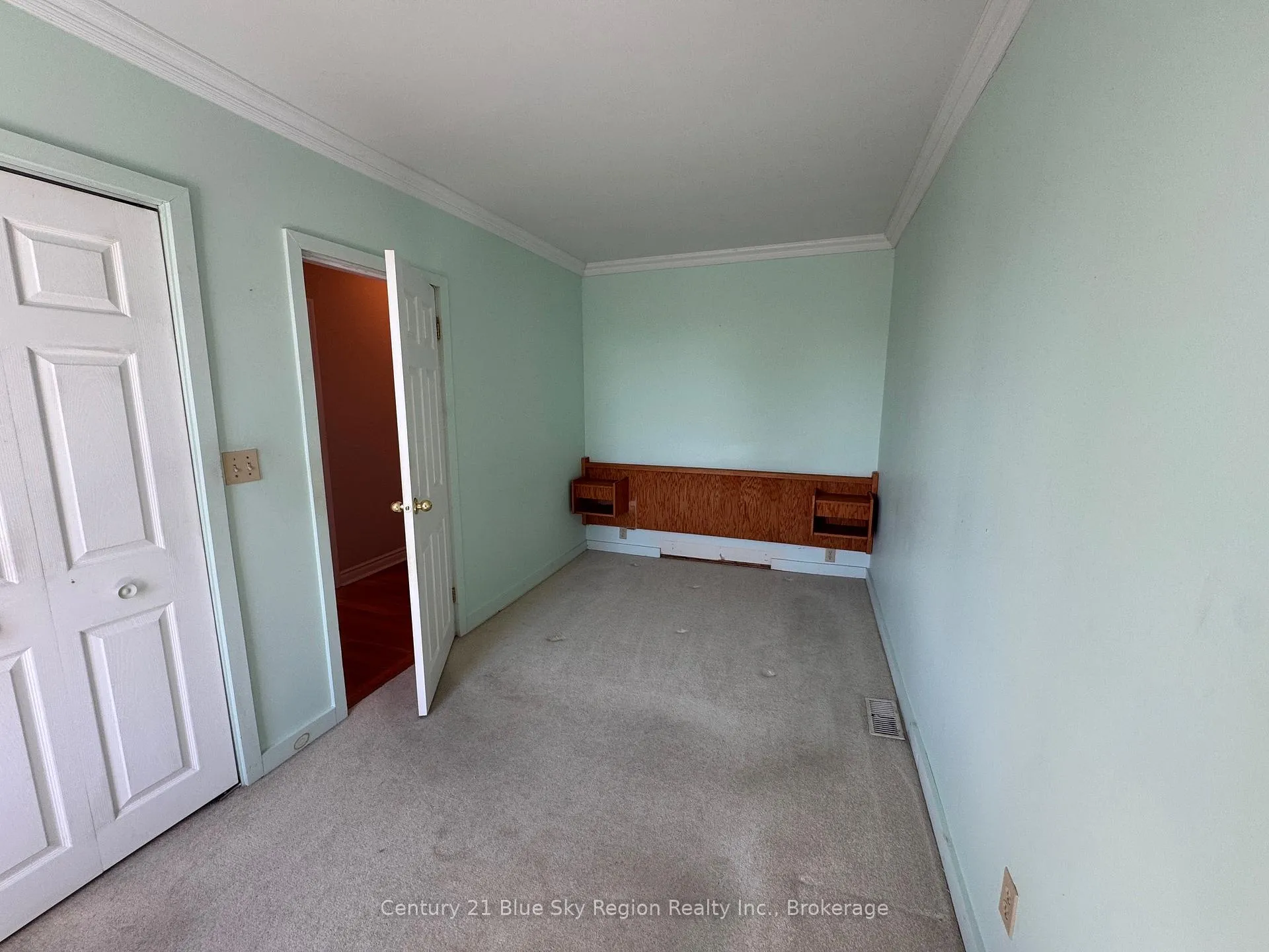 Photo 19 of 918 Douglas Street, North Bay, Central — HOMEH