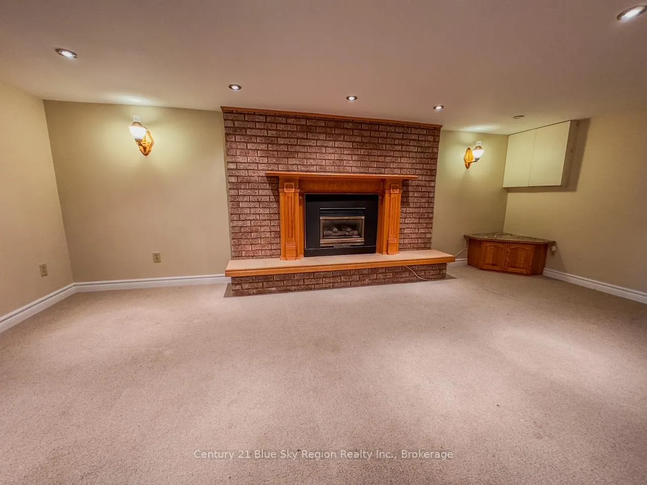 Photo 22 of 918 Douglas Street, North Bay, Central — HOMEH