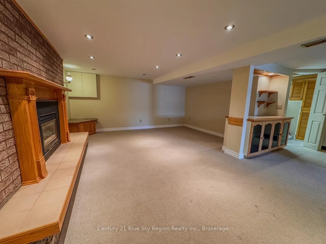 Photo 23 of 918 Douglas Street, North Bay, Central — HOMEH
