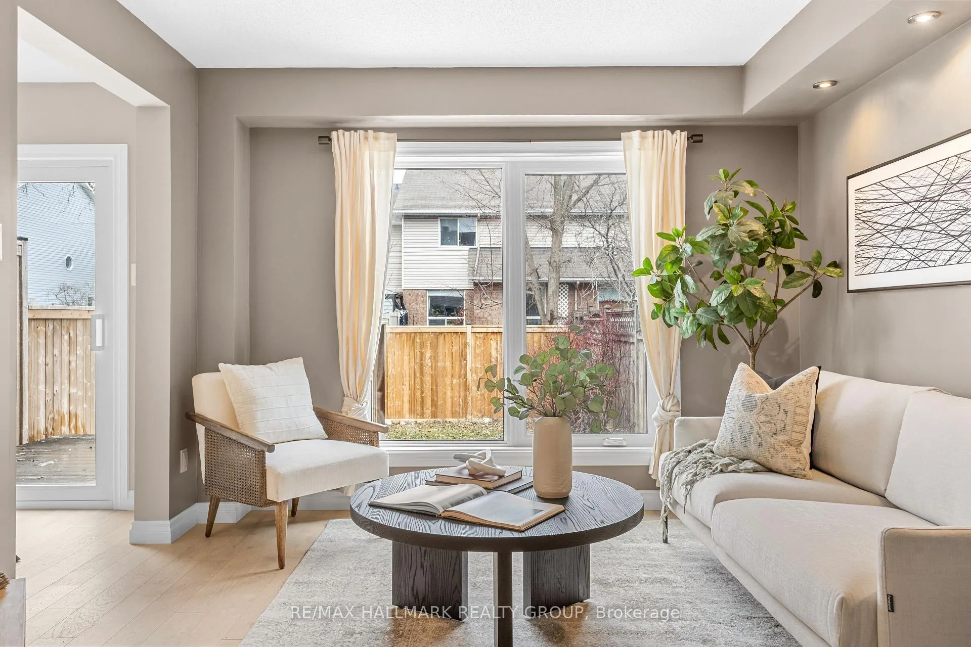 Photo 8 of 25 Oriska Way, Ottawa, Barrhaven - Longfields — HOMEH