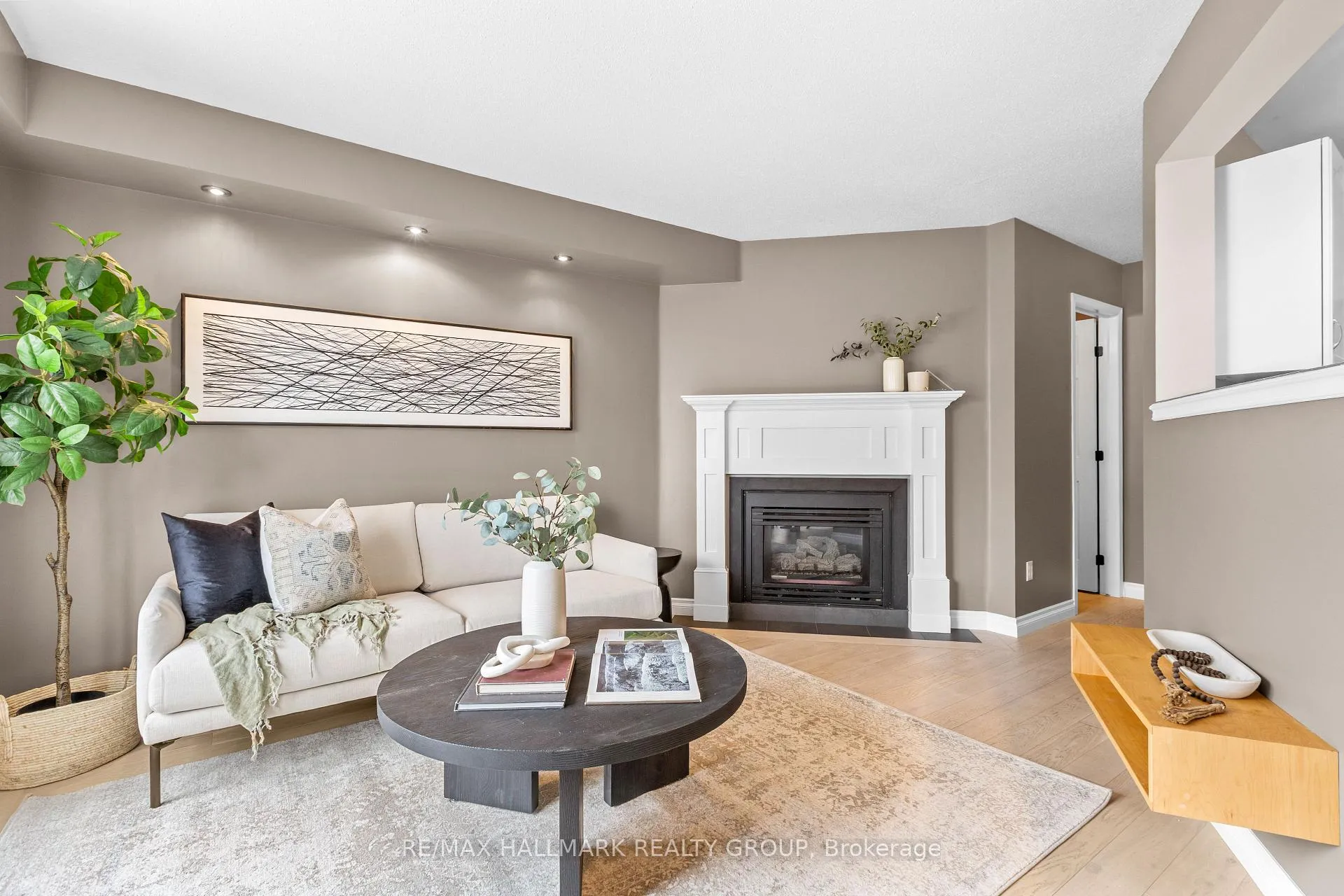 Photo 9 of 25 Oriska Way, Ottawa, Barrhaven - Longfields — HOMEH