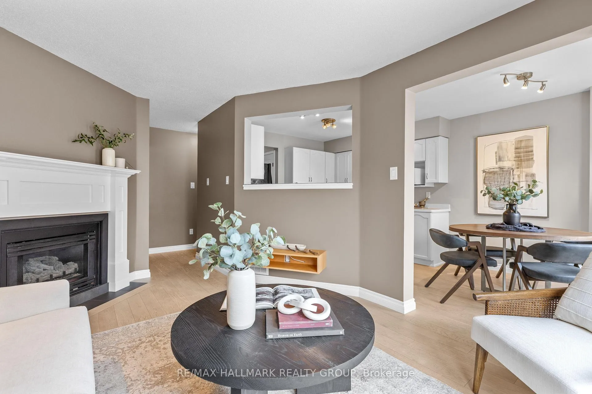 Photo 10 of 25 Oriska Way, Ottawa, Barrhaven - Longfields — HOMEH