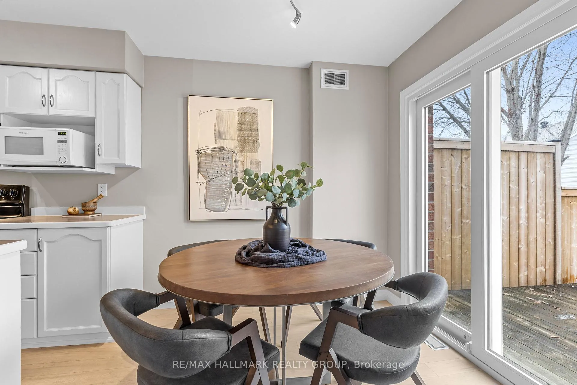 Photo 11 of 25 Oriska Way, Ottawa, Barrhaven - Longfields — HOMEH