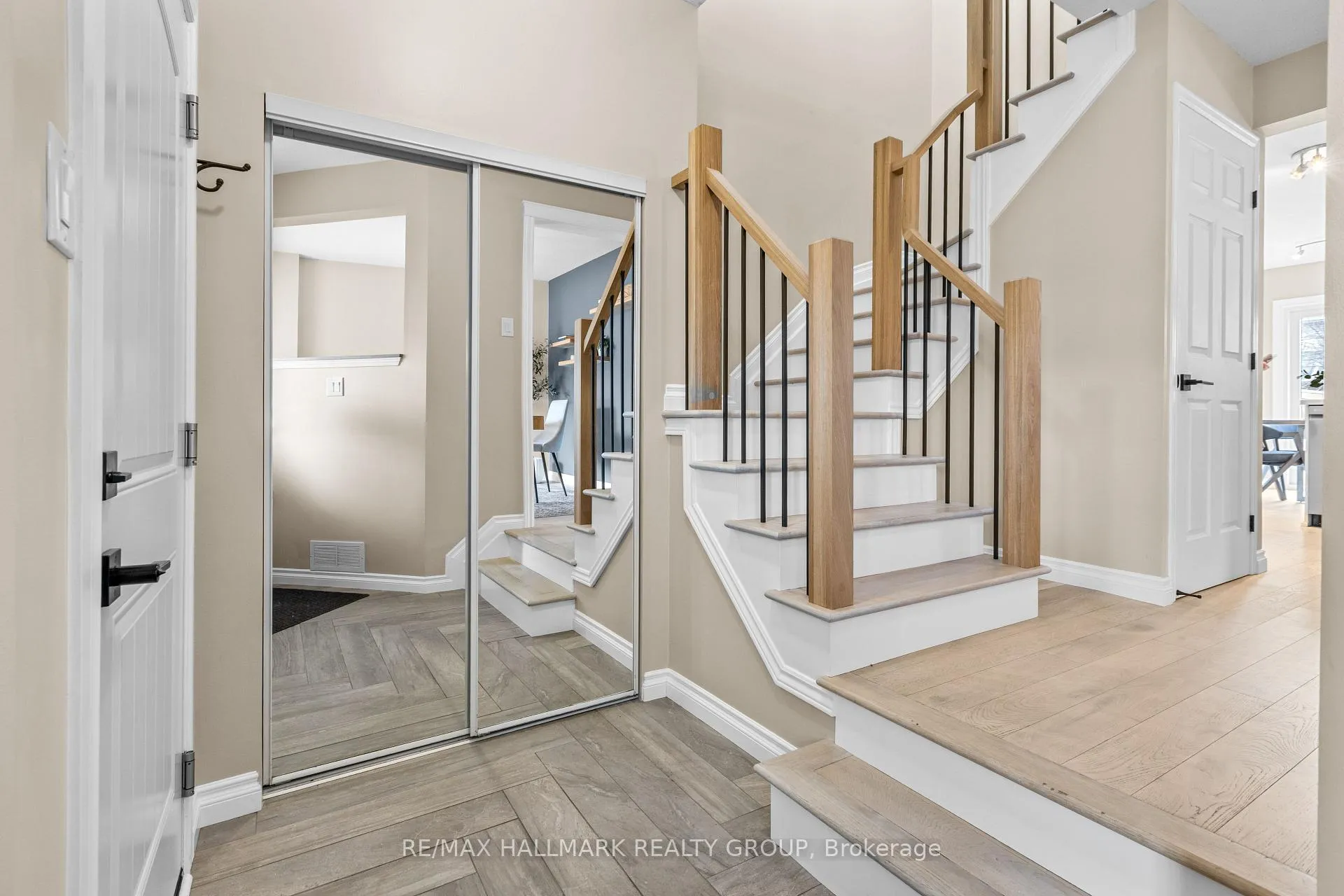 Photo 13 of 25 Oriska Way, Ottawa, Barrhaven - Longfields — HOMEH