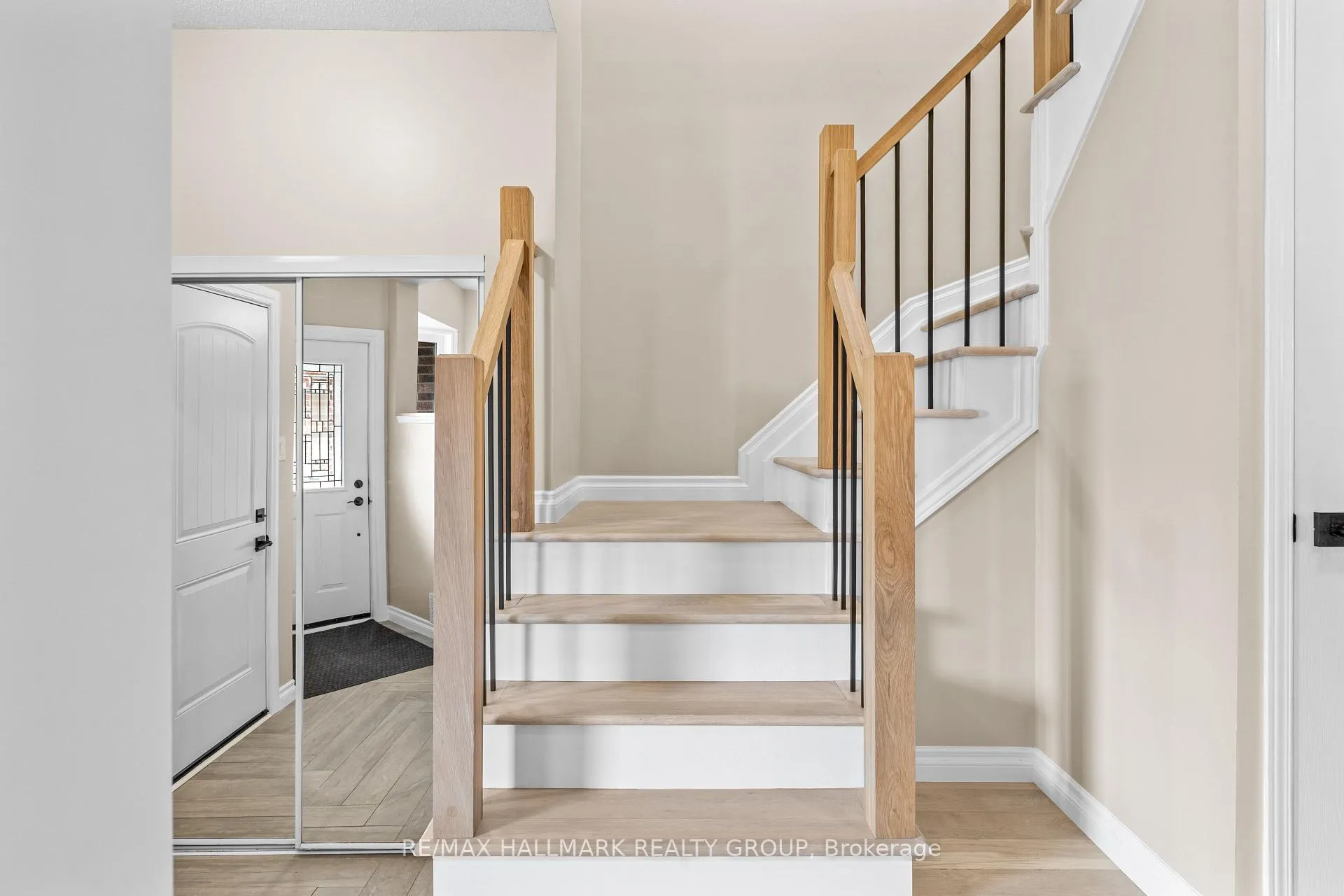Photo 15 of 25 Oriska Way, Ottawa, Barrhaven - Longfields — HOMEH