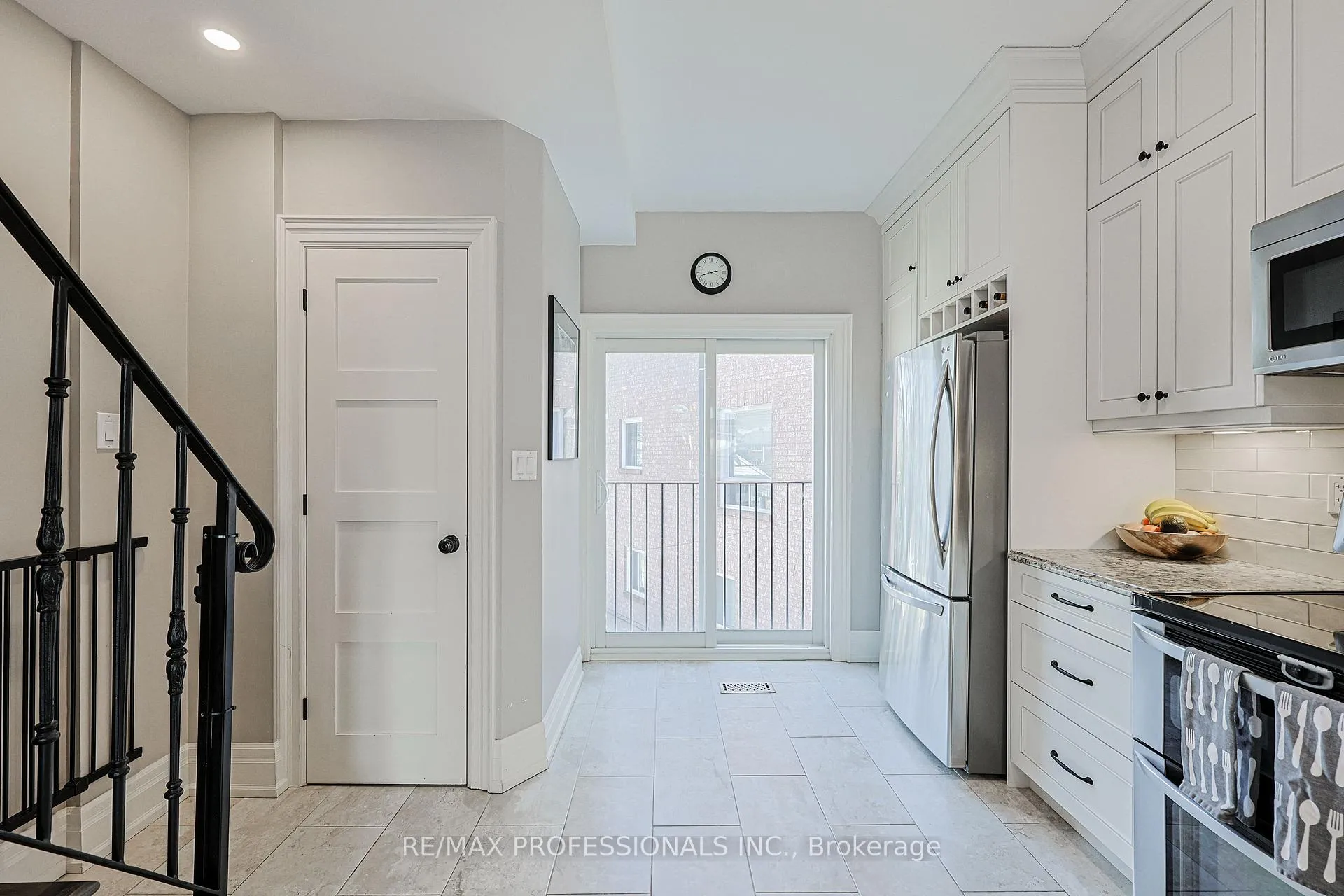 Photo 18 of 9B Harlton Crescent, Toronto, Keelesdale-Eglinton West — HOMEH