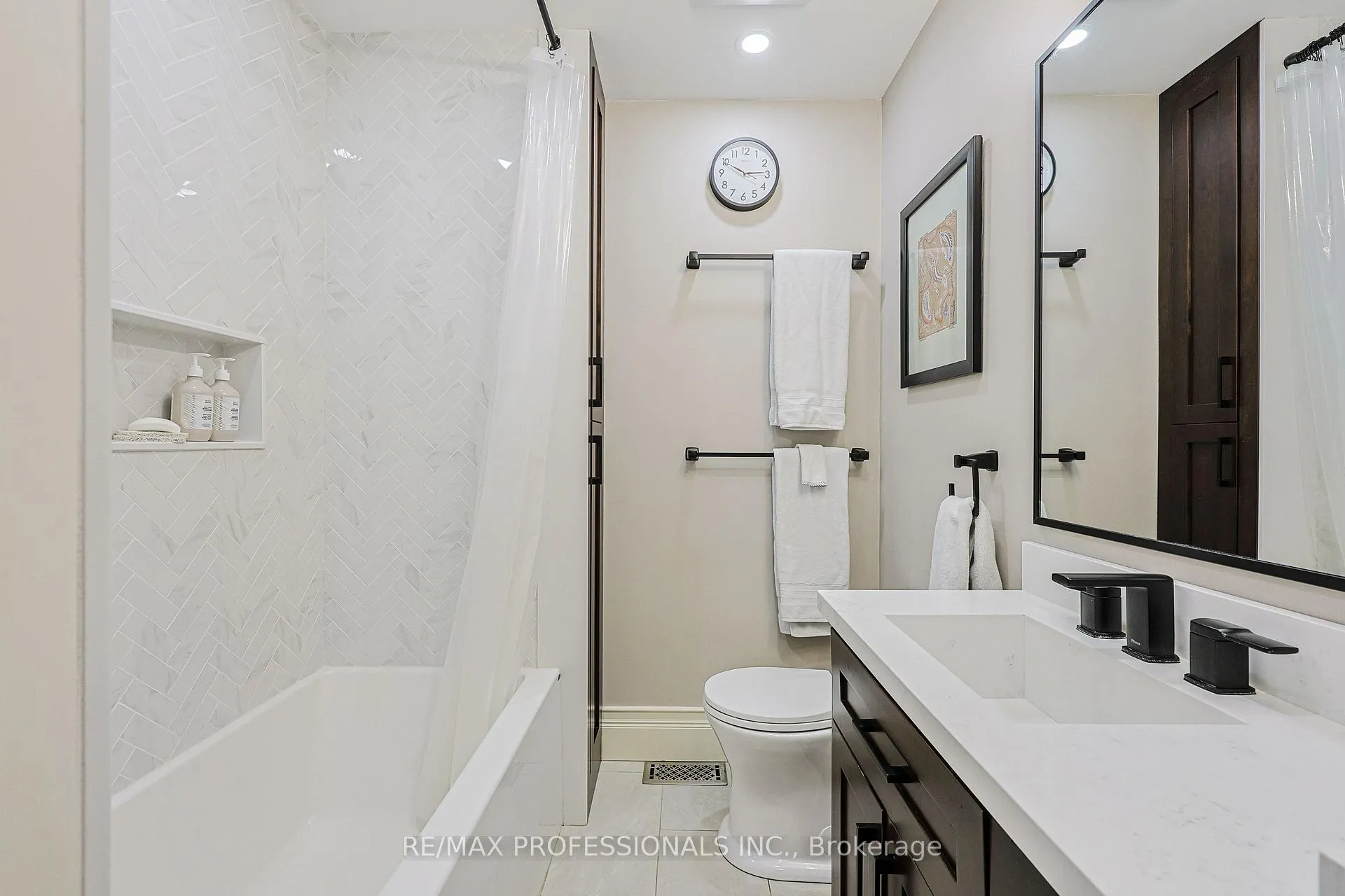 Photo 30 of 9B Harlton Crescent, Toronto, Keelesdale-Eglinton West — HOMEH