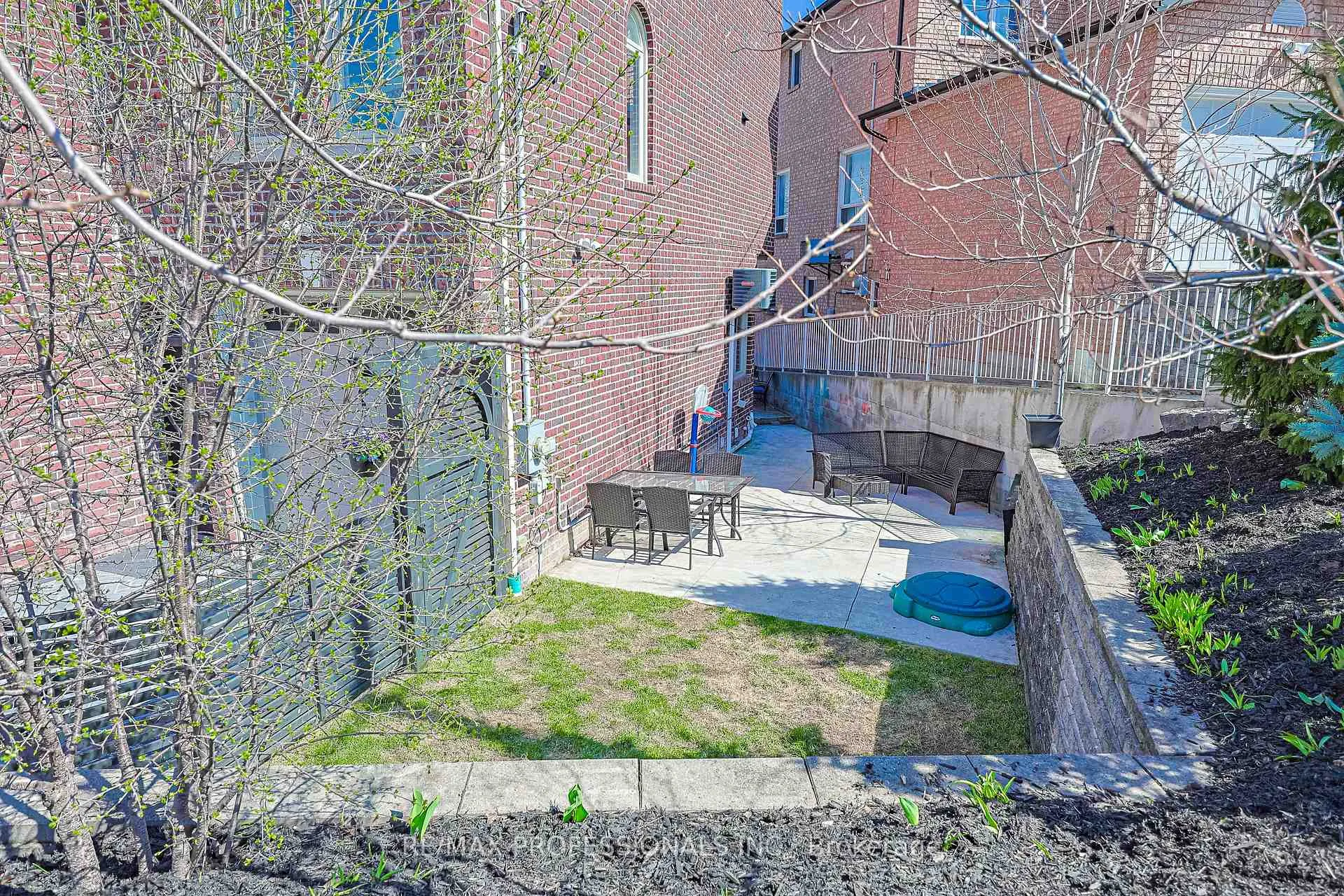 Photo 42 of 9B Harlton Crescent, Toronto, Keelesdale-Eglinton West — HOMEH