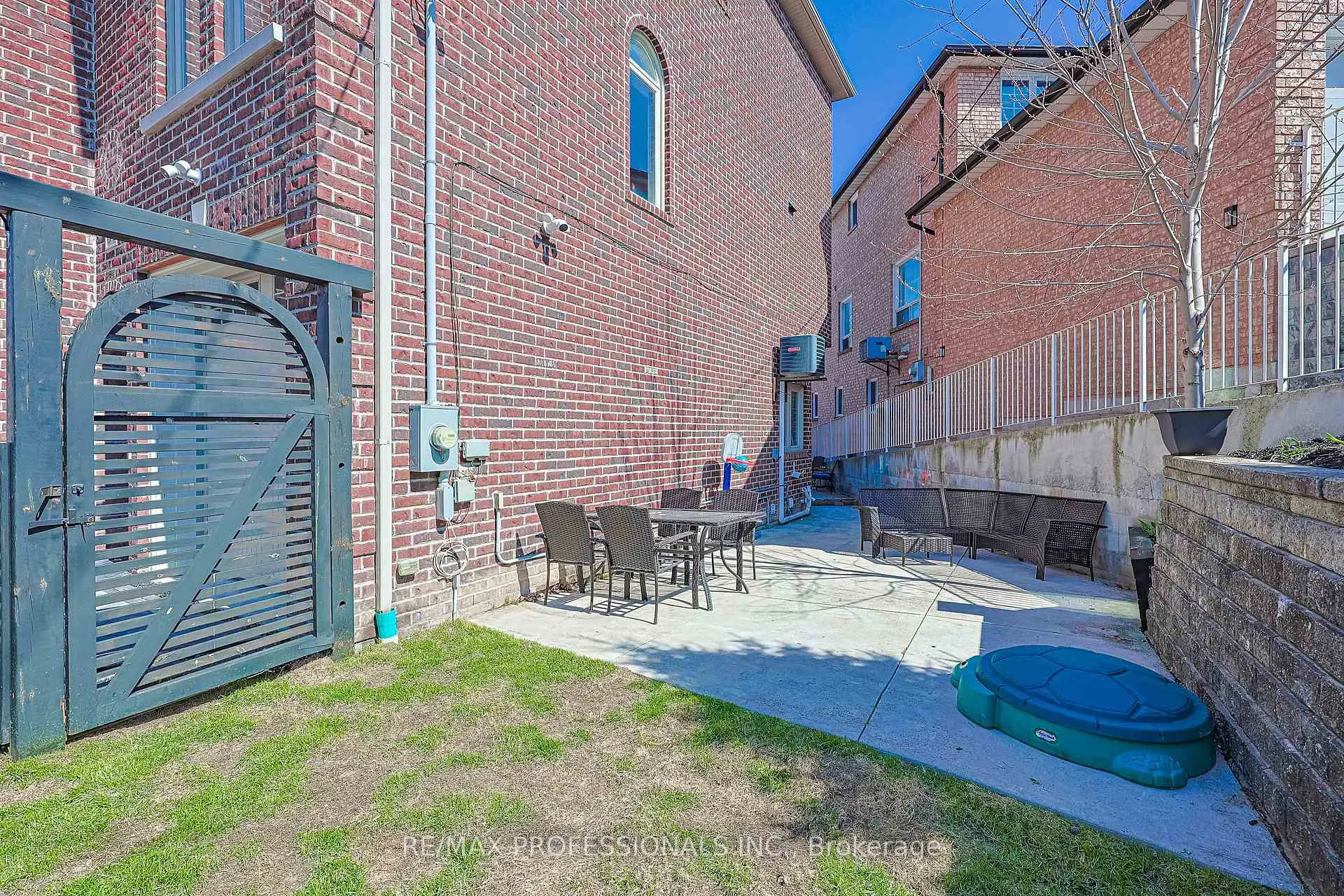 Photo 43 of 9B Harlton Crescent, Toronto, Keelesdale-Eglinton West — HOMEH