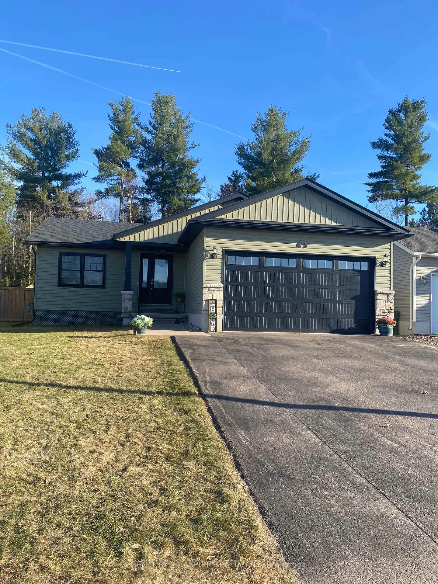 Photo 1 of 43 Dustin Drive, Petawawa — HOMEH