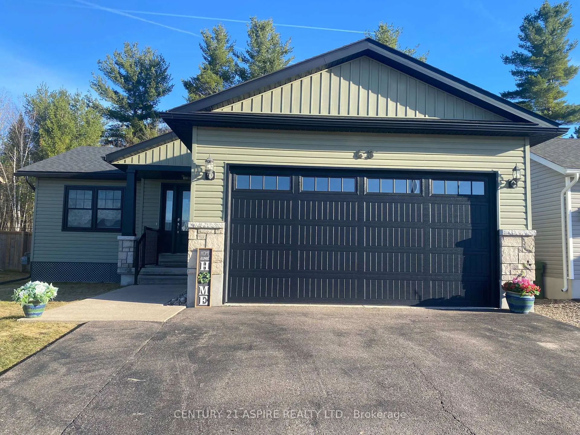 Photo 2 of 43 Dustin Drive, Petawawa — HOMEH