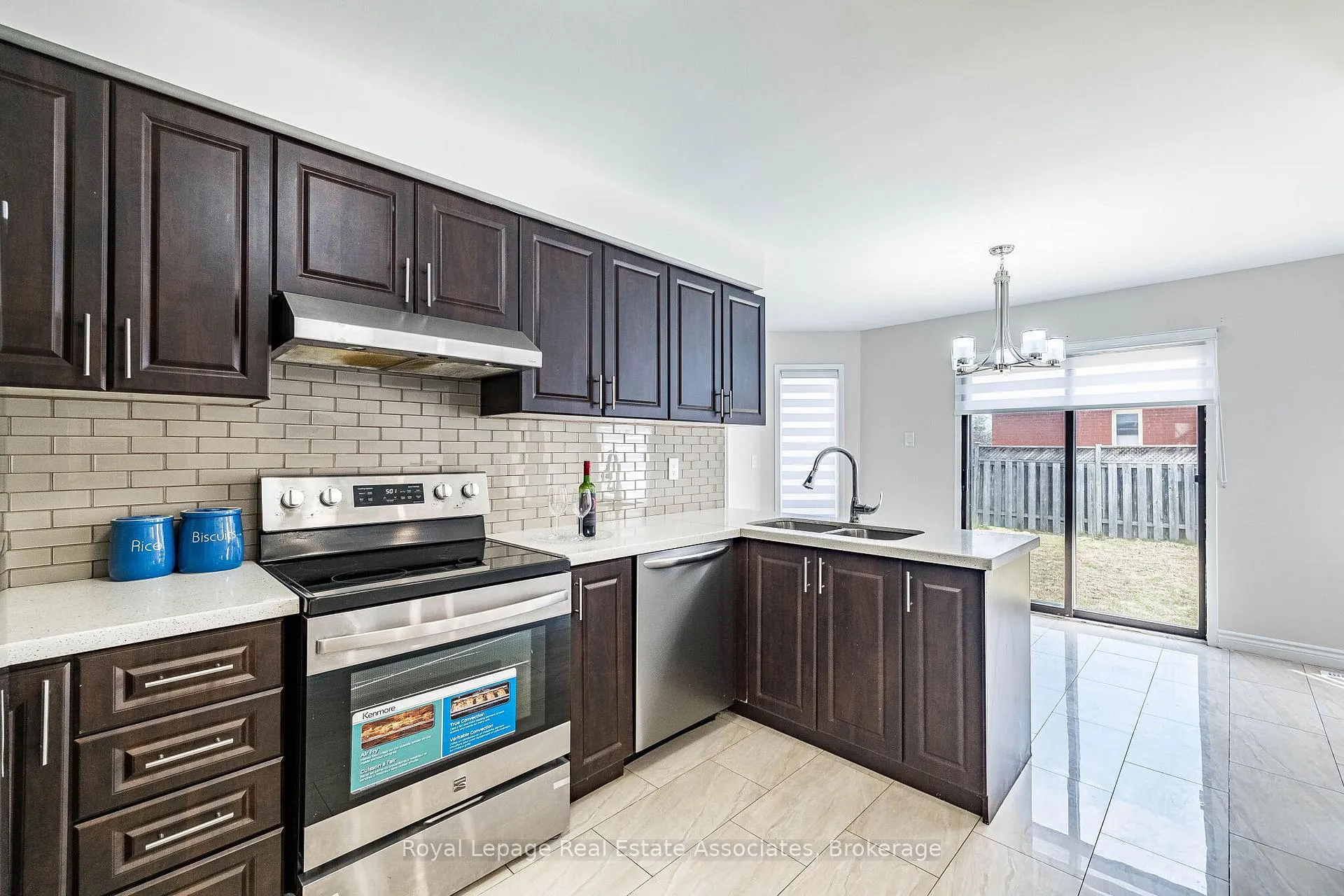 Photo 10 of 71 Drinkwater Drive, Brampton, Fletcher's West — HOMEH