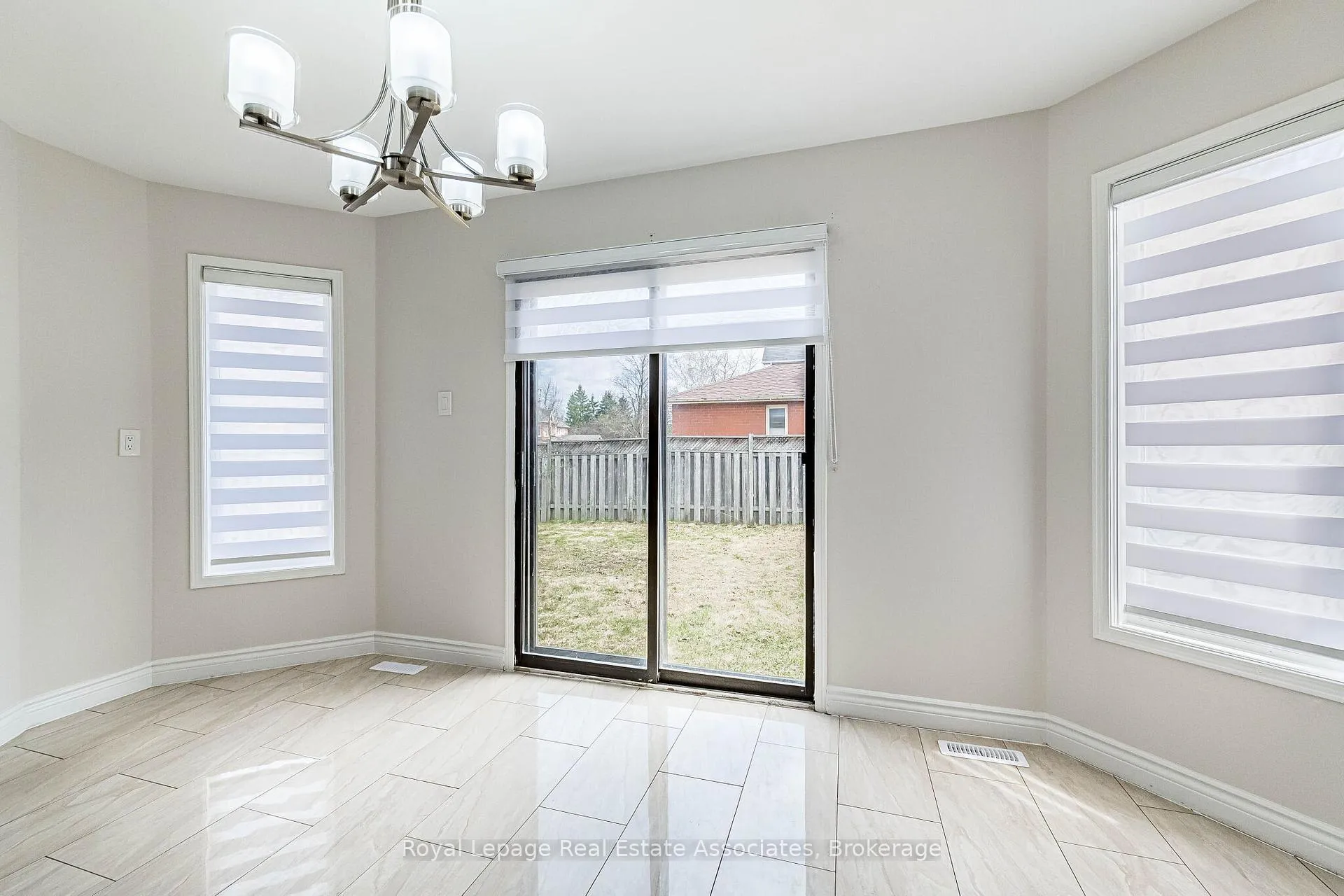 Photo 18 of 71 Drinkwater Drive, Brampton, Fletcher's West — HOMEH