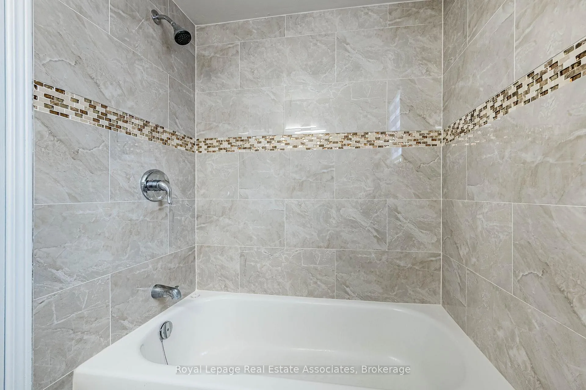 Photo 30 of 71 Drinkwater Drive, Brampton, Fletcher's West — HOMEH
