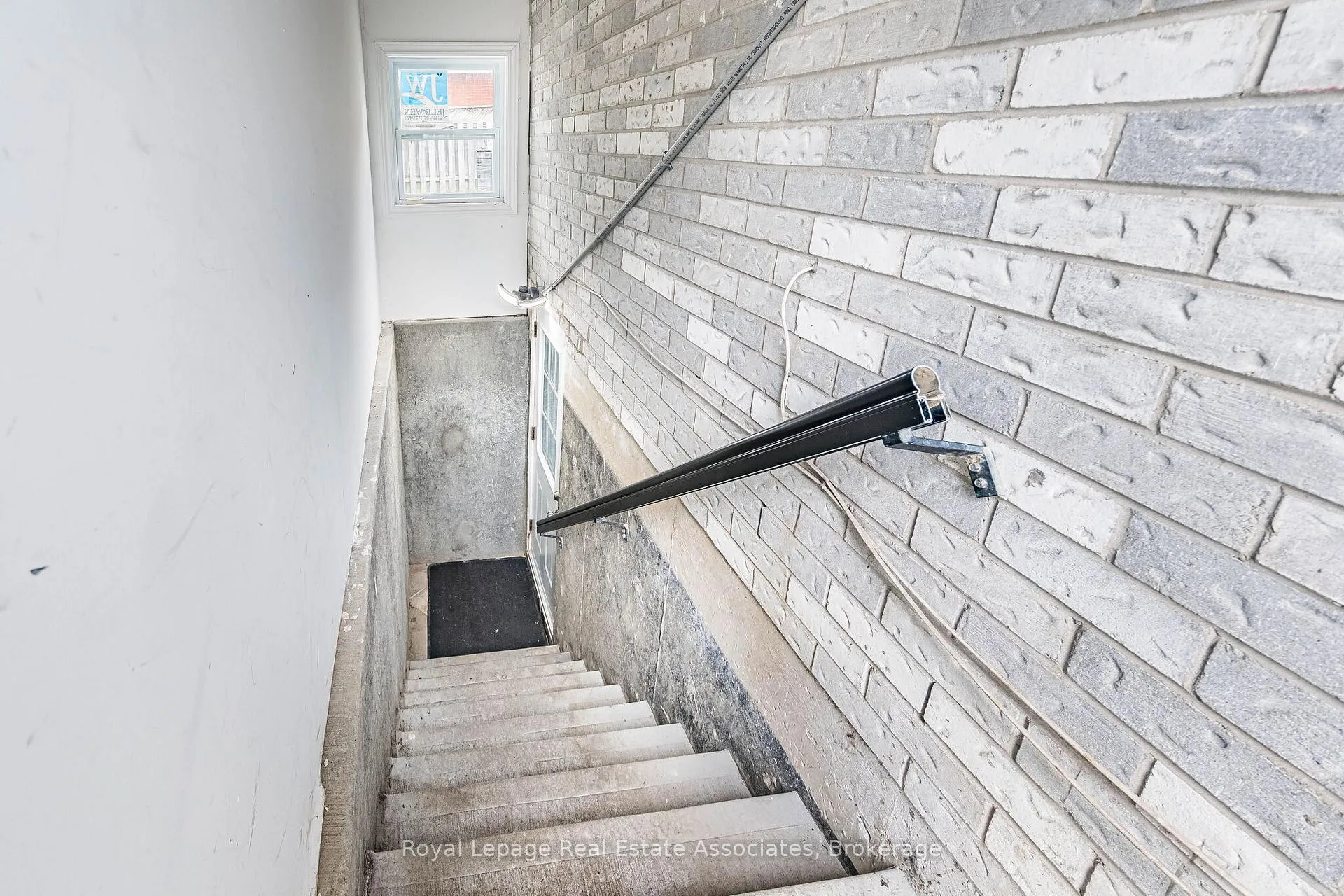 Photo 37 of 71 Drinkwater Drive, Brampton, Fletcher's West — HOMEH
