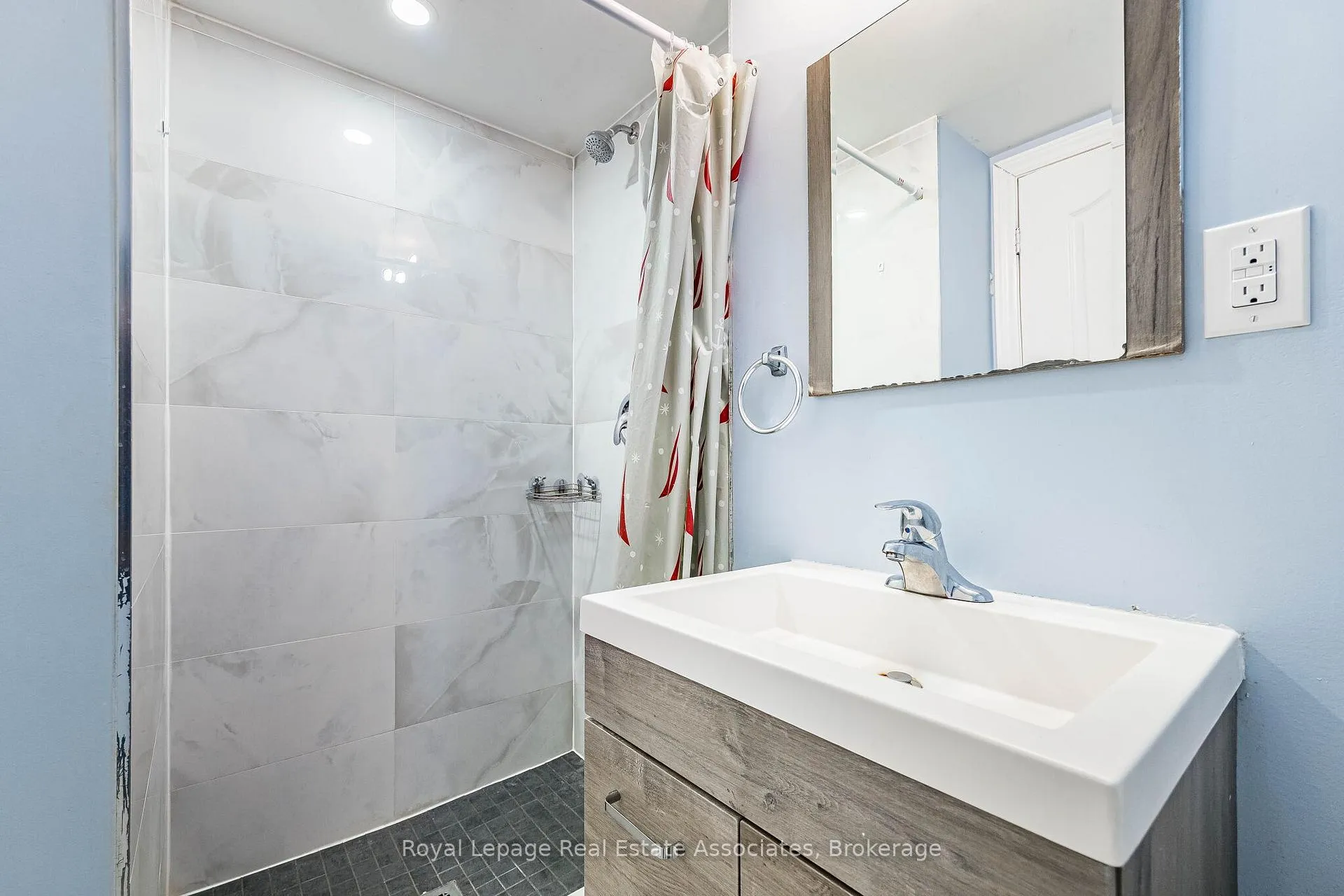 Photo 46 of 71 Drinkwater Drive, Brampton, Fletcher's West — HOMEH