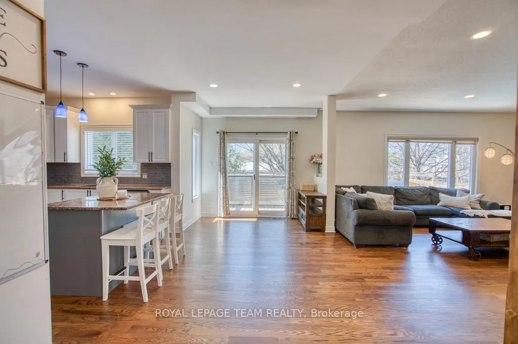 Photo 11 of 13 Shannondoe Crescent W, Ottawa, Kanata - Bridlewood — HOMEH