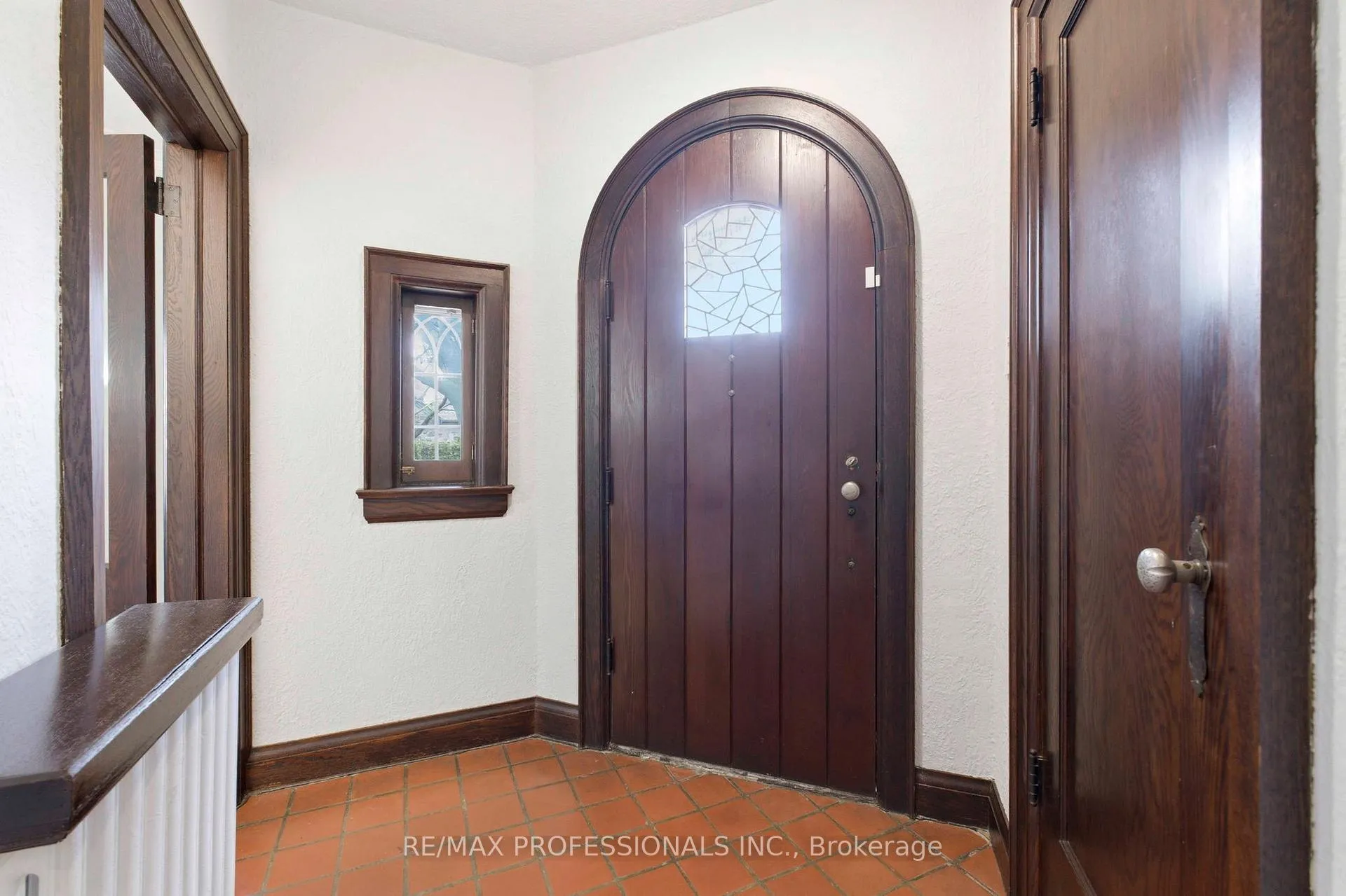 Photo 8 of 10 Edgemore Drive, Etobicoke, Stonegate-Queensway — HOMEH