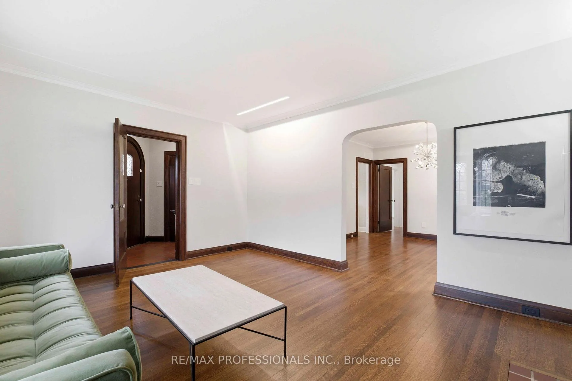 Photo 11 of 10 Edgemore Drive, Etobicoke, Stonegate-Queensway — HOMEH