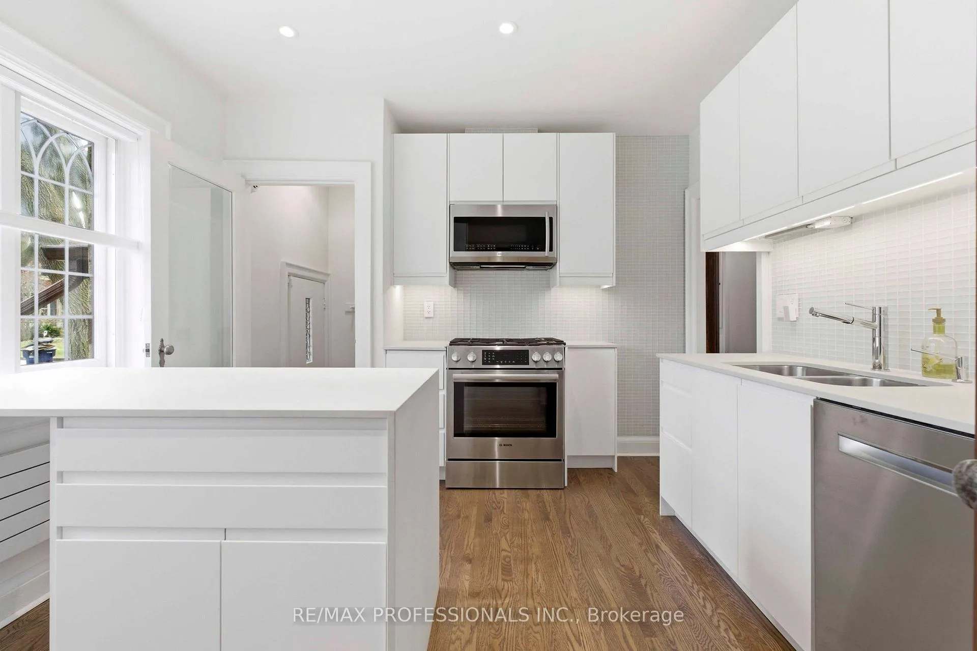 Photo 14 of 10 Edgemore Drive, Etobicoke, Stonegate-Queensway — HOMEH