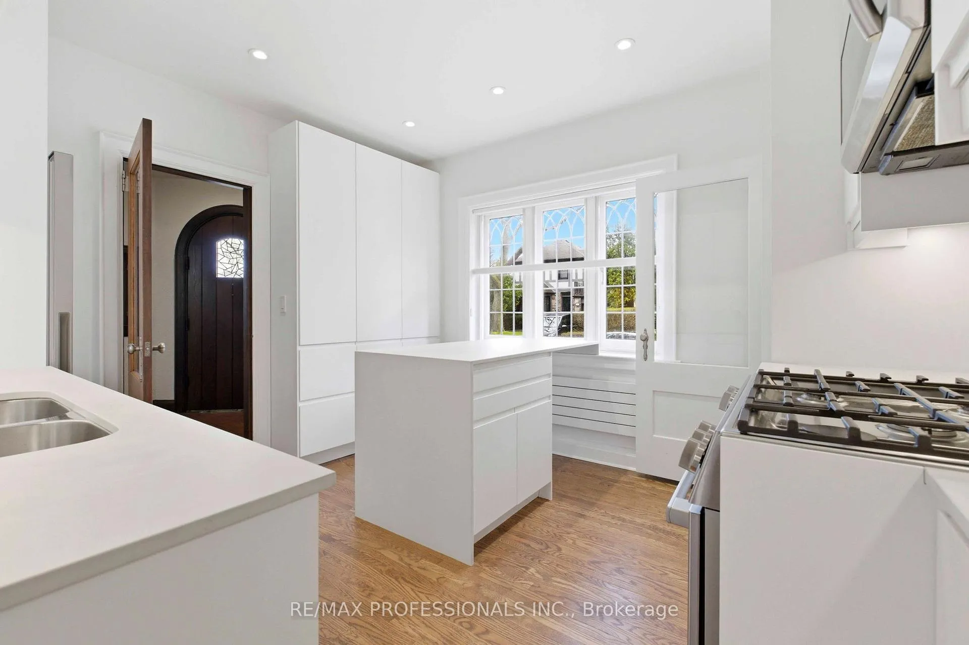 Photo 16 of 10 Edgemore Drive, Etobicoke, Stonegate-Queensway — HOMEH