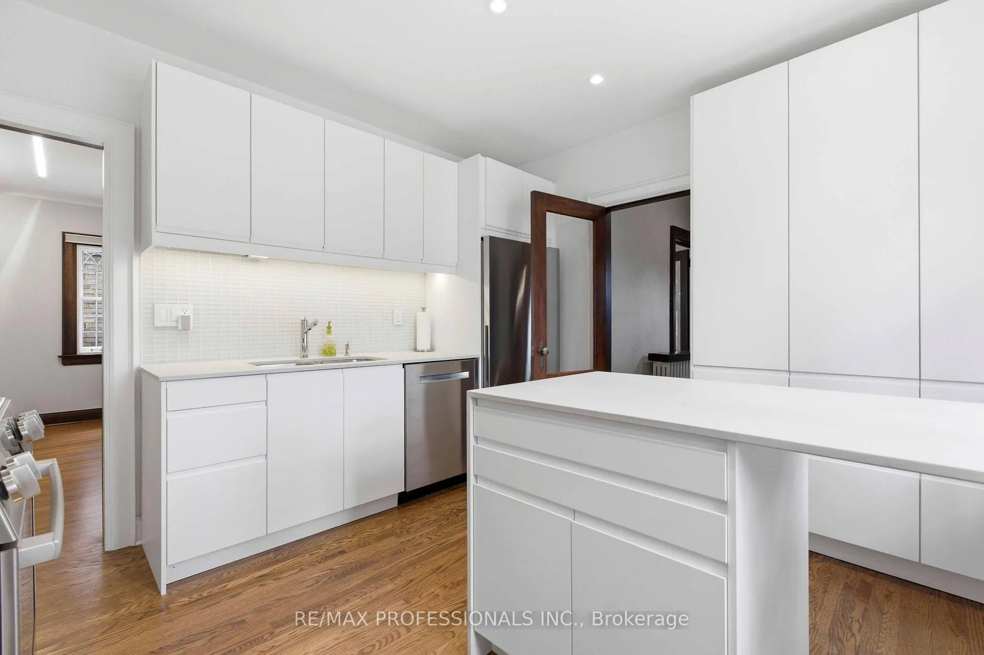 Photo 17 of 10 Edgemore Drive, Etobicoke, Stonegate-Queensway — HOMEH