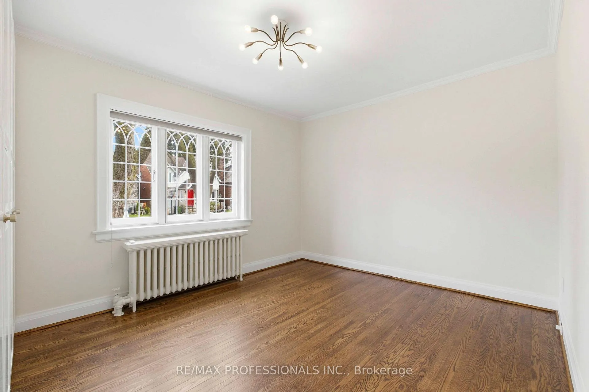 Photo 19 of 10 Edgemore Drive, Etobicoke, Stonegate-Queensway — HOMEH