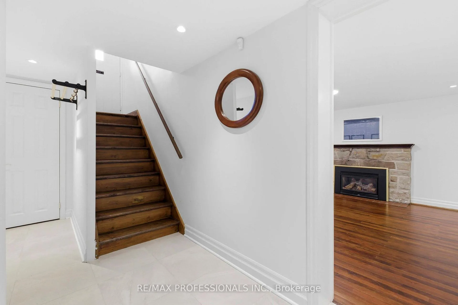 Photo 24 of 10 Edgemore Drive, Etobicoke, Stonegate-Queensway — HOMEH