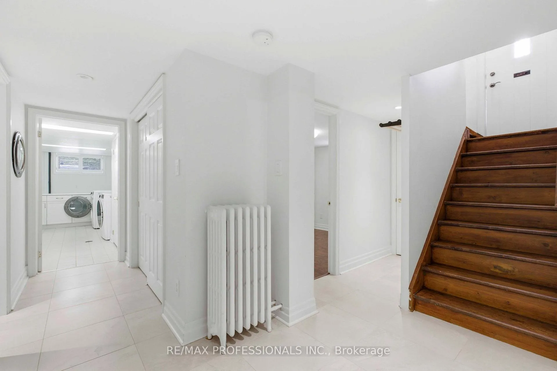 Photo 25 of 10 Edgemore Drive, Etobicoke, Stonegate-Queensway — HOMEH