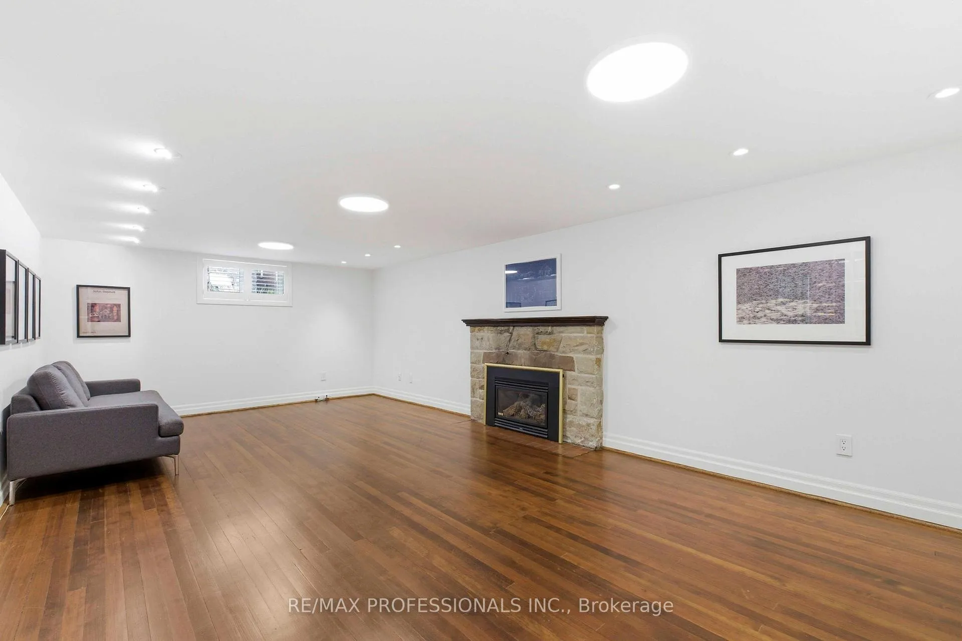 Photo 26 of 10 Edgemore Drive, Etobicoke, Stonegate-Queensway — HOMEH