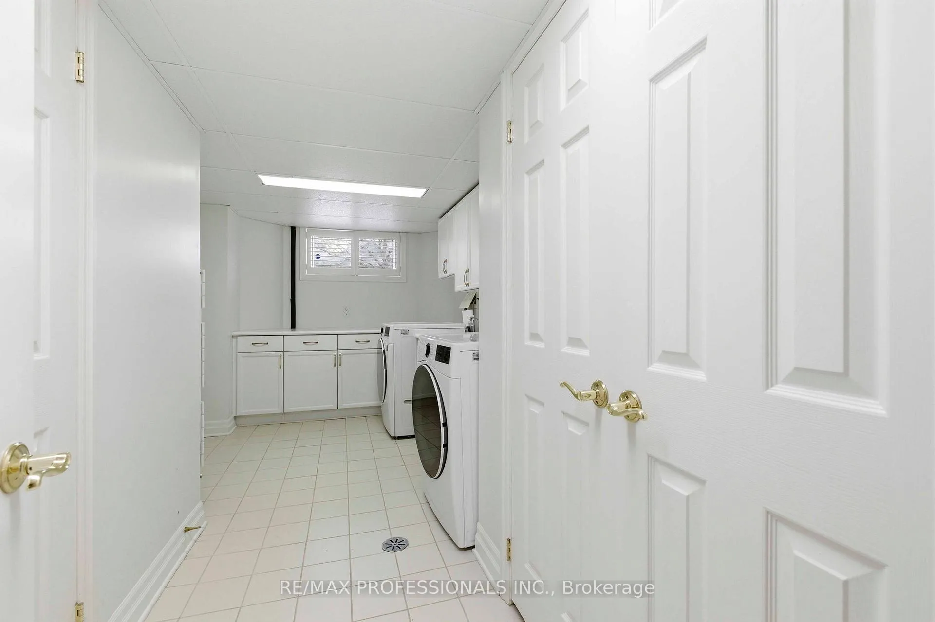 Photo 33 of 10 Edgemore Drive, Etobicoke, Stonegate-Queensway — HOMEH