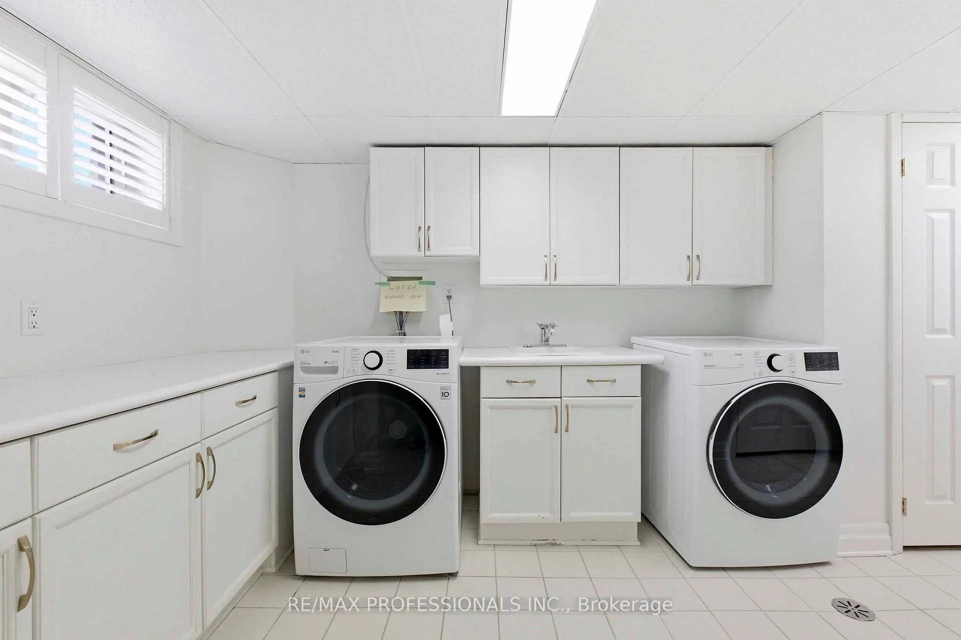 Photo 34 of 10 Edgemore Drive, Etobicoke, Stonegate-Queensway — HOMEH