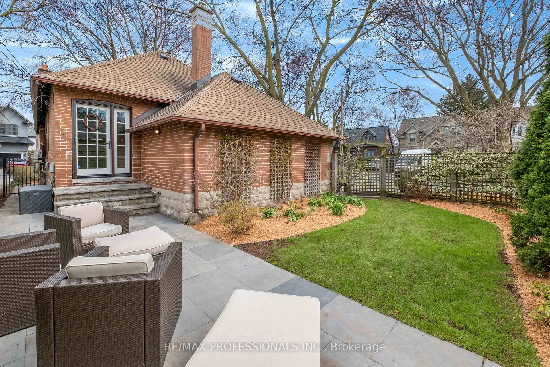 Photo 36 of 10 Edgemore Drive, Etobicoke, Stonegate-Queensway — HOMEH